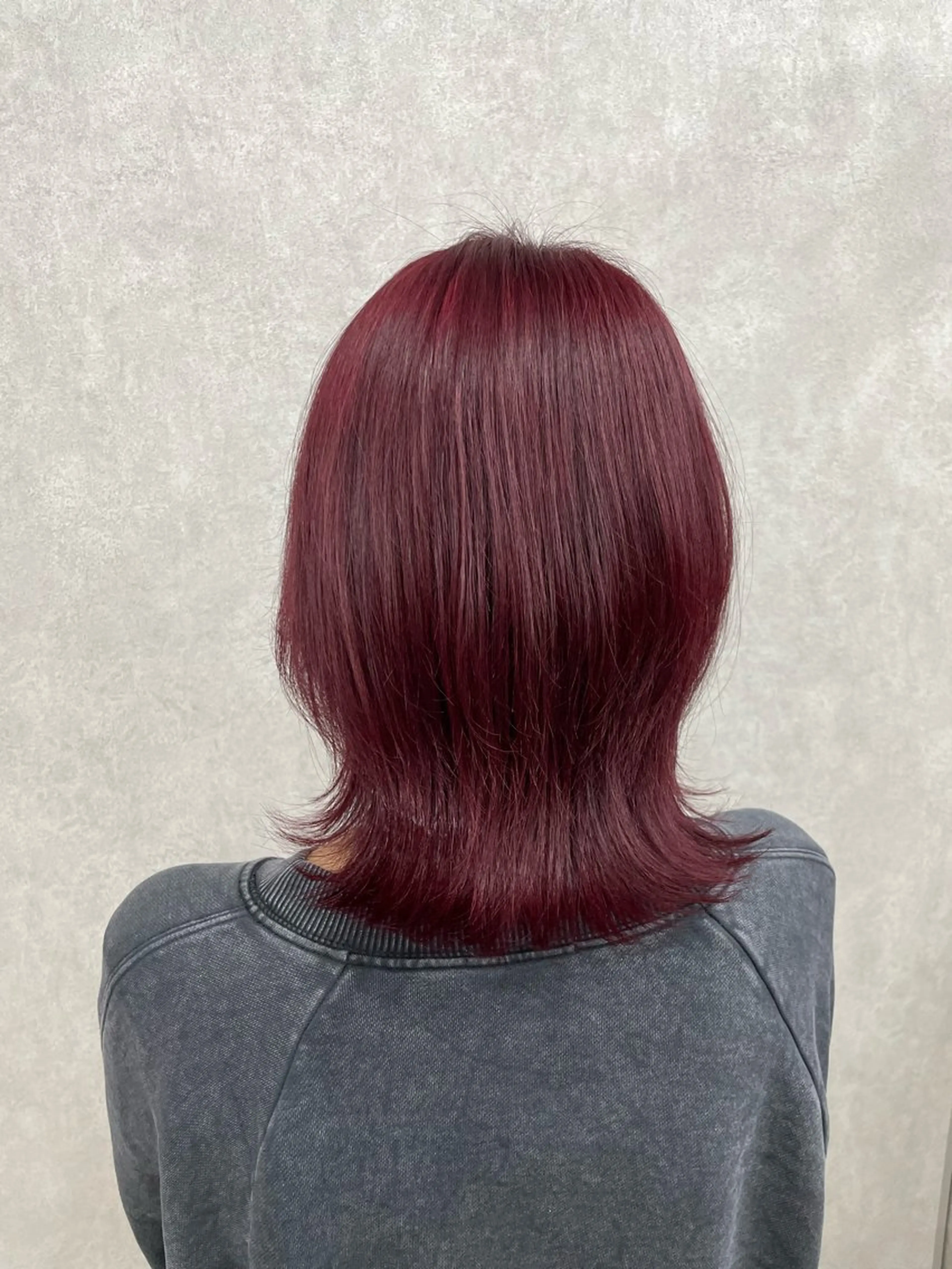 ミディアム カラー 佐藤 琴海のヘアスタイル