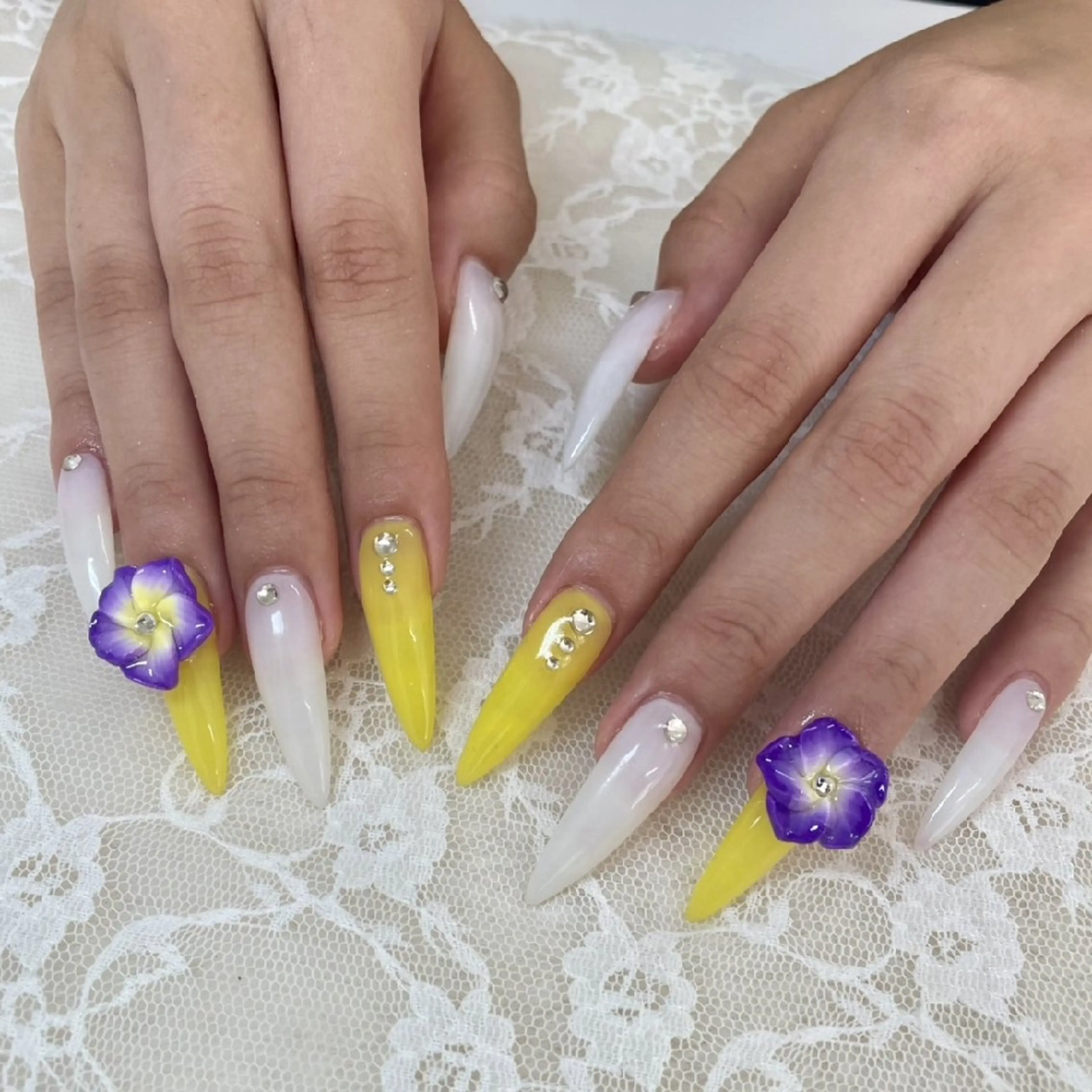 💅🏻ミニモ学割、長さ出し10本➕2本アート🎨ストーンデザインもOK(基本サンプルから)👌 オフ込み💅🏻の写真