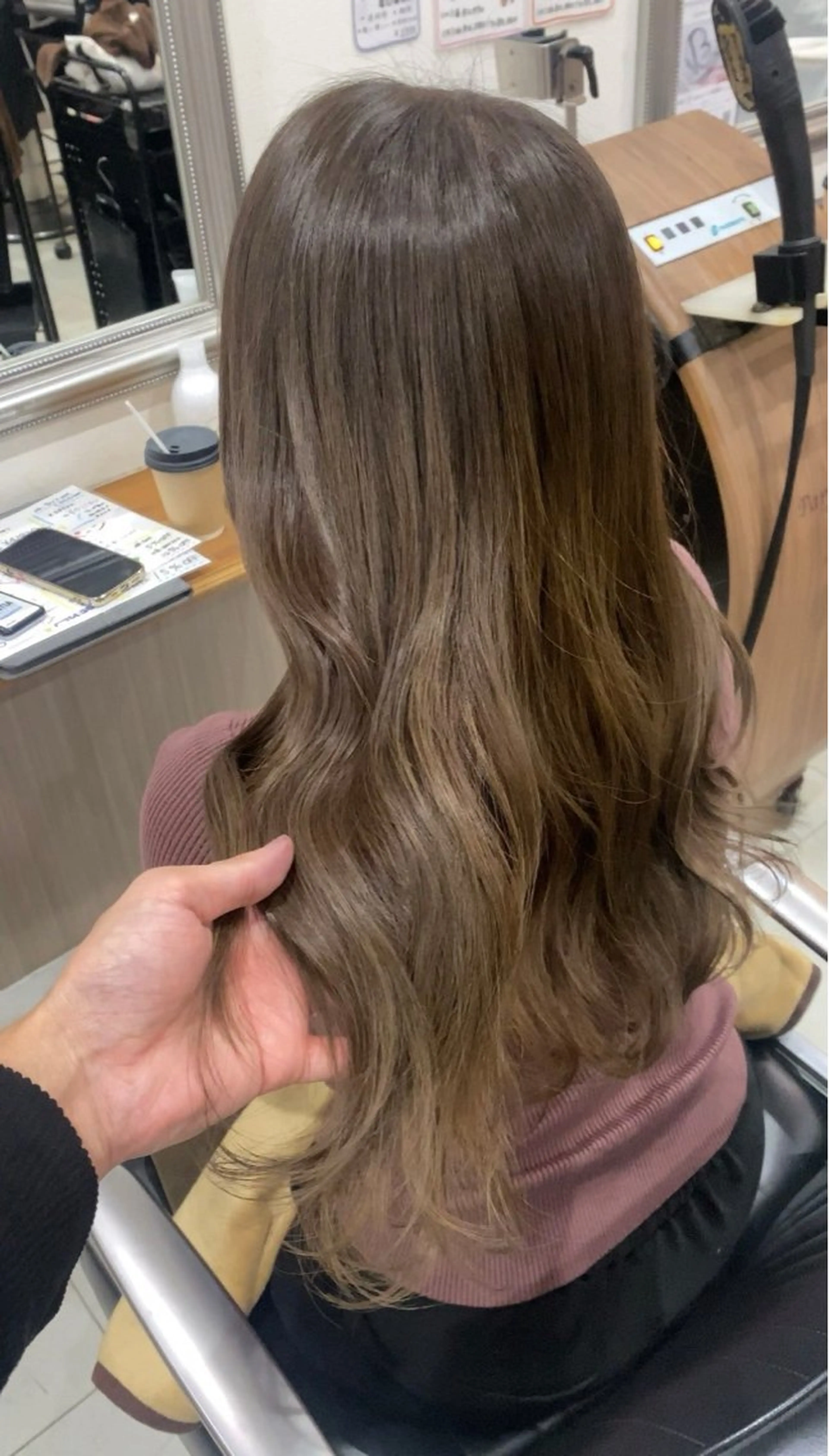 セミロング カラー 生尾 虹水のヘアスタイル