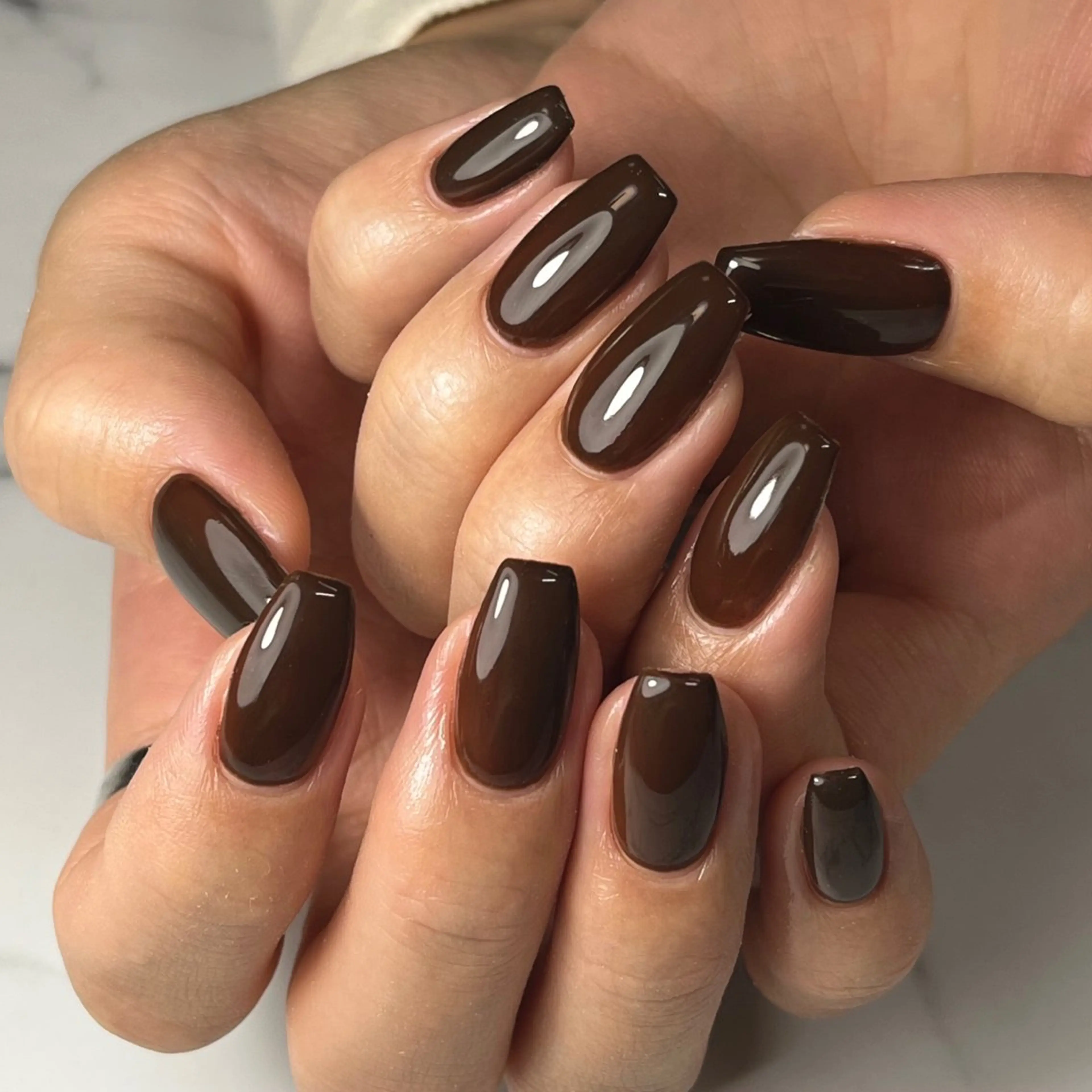 ネイル ブラウン ワンカラーネイル シンプルネイル スクエアネイル 冬ネイル ハンドネイル NAIL NOWのネイルデザイン