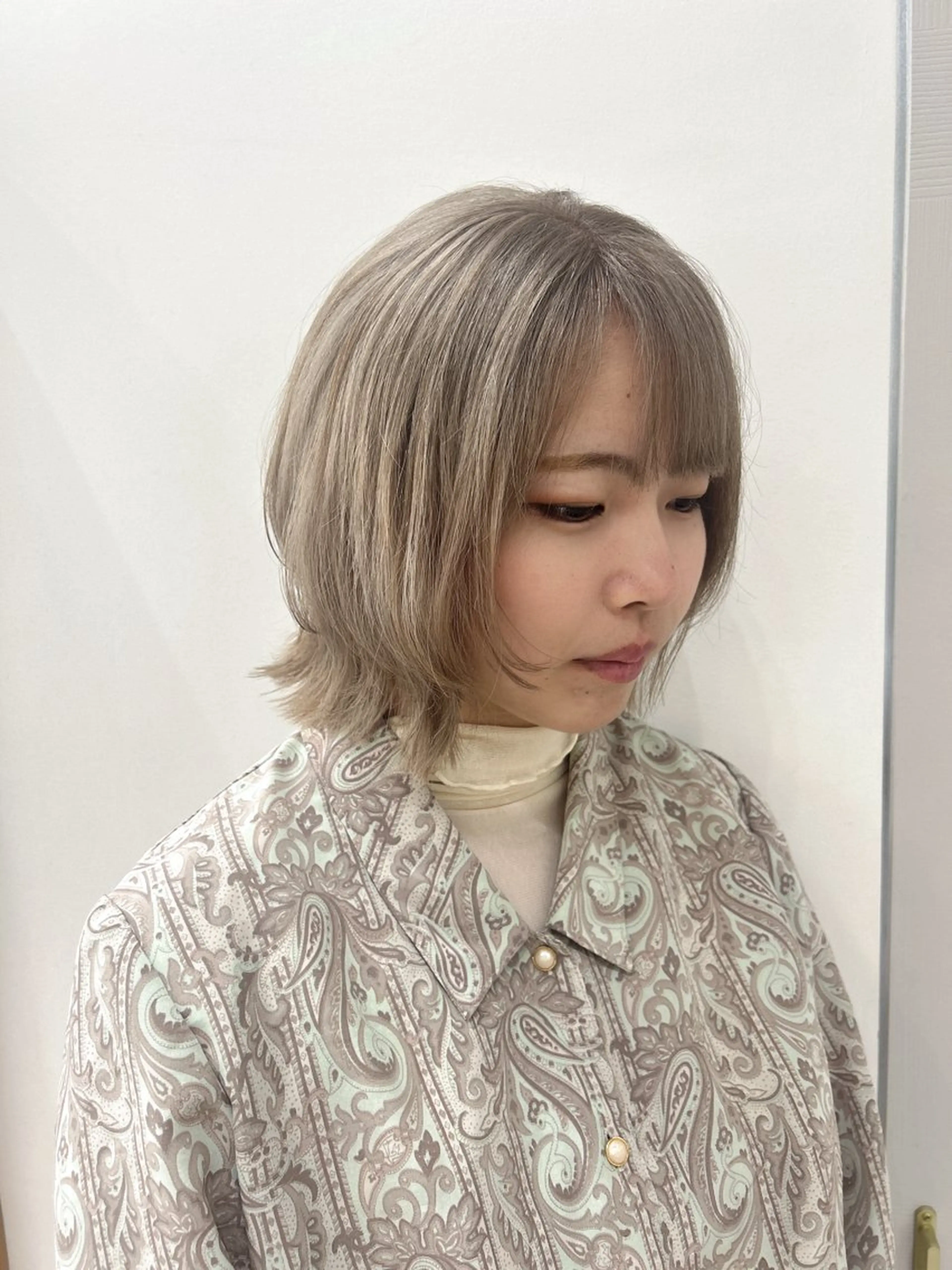 ショート カラー ベージュカラー ブリーチ ハイトーンカラー ハイトーンベージュ カット ヘアカラー メンズ特化美容師👾 チカのヘアスタイル