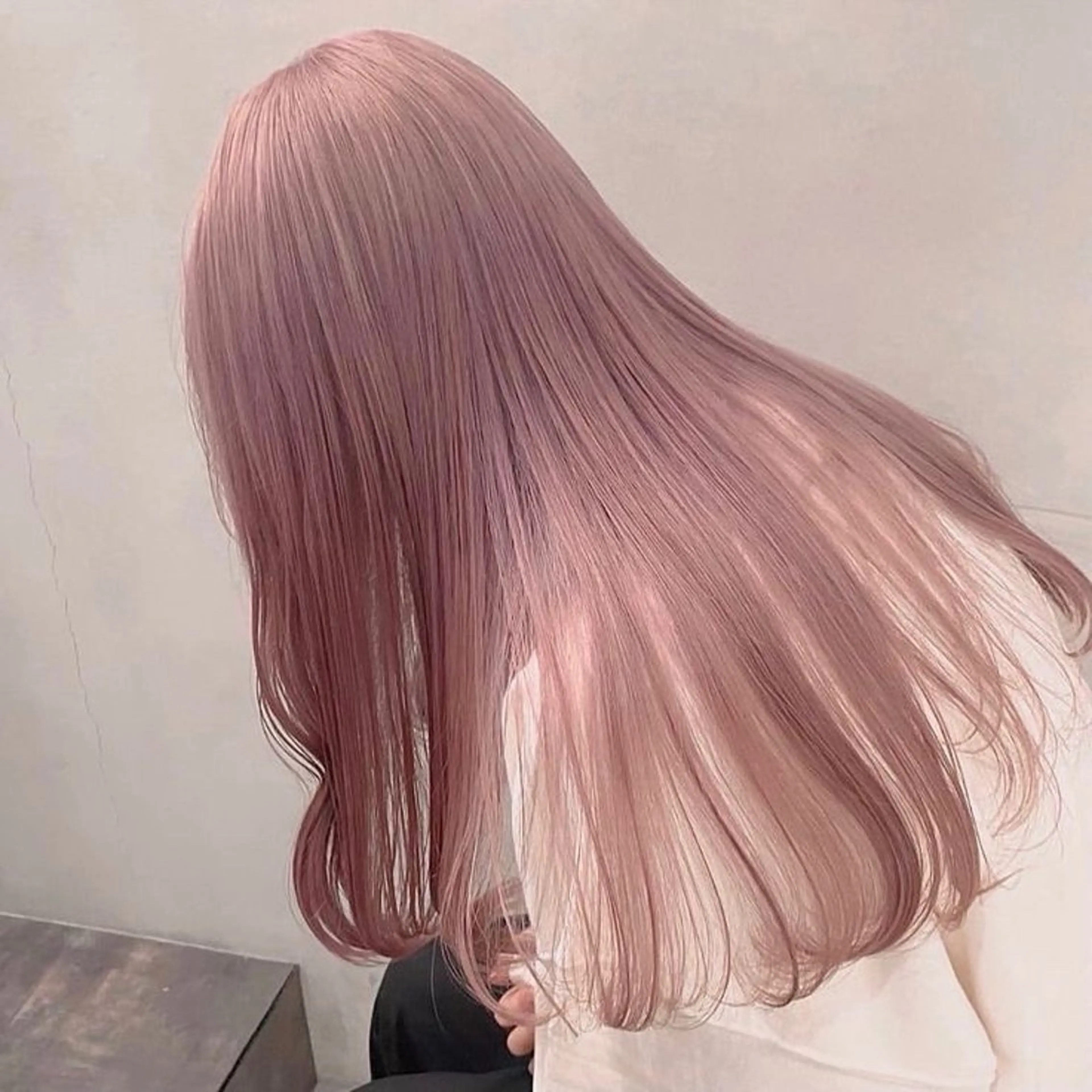 セミロング カラー ピンクカラー ヘアカラー トリートメント ヘッドスパ ヘアセット 🩵ダメージレス艶感 ハイトーン🩷のヘアスタイル