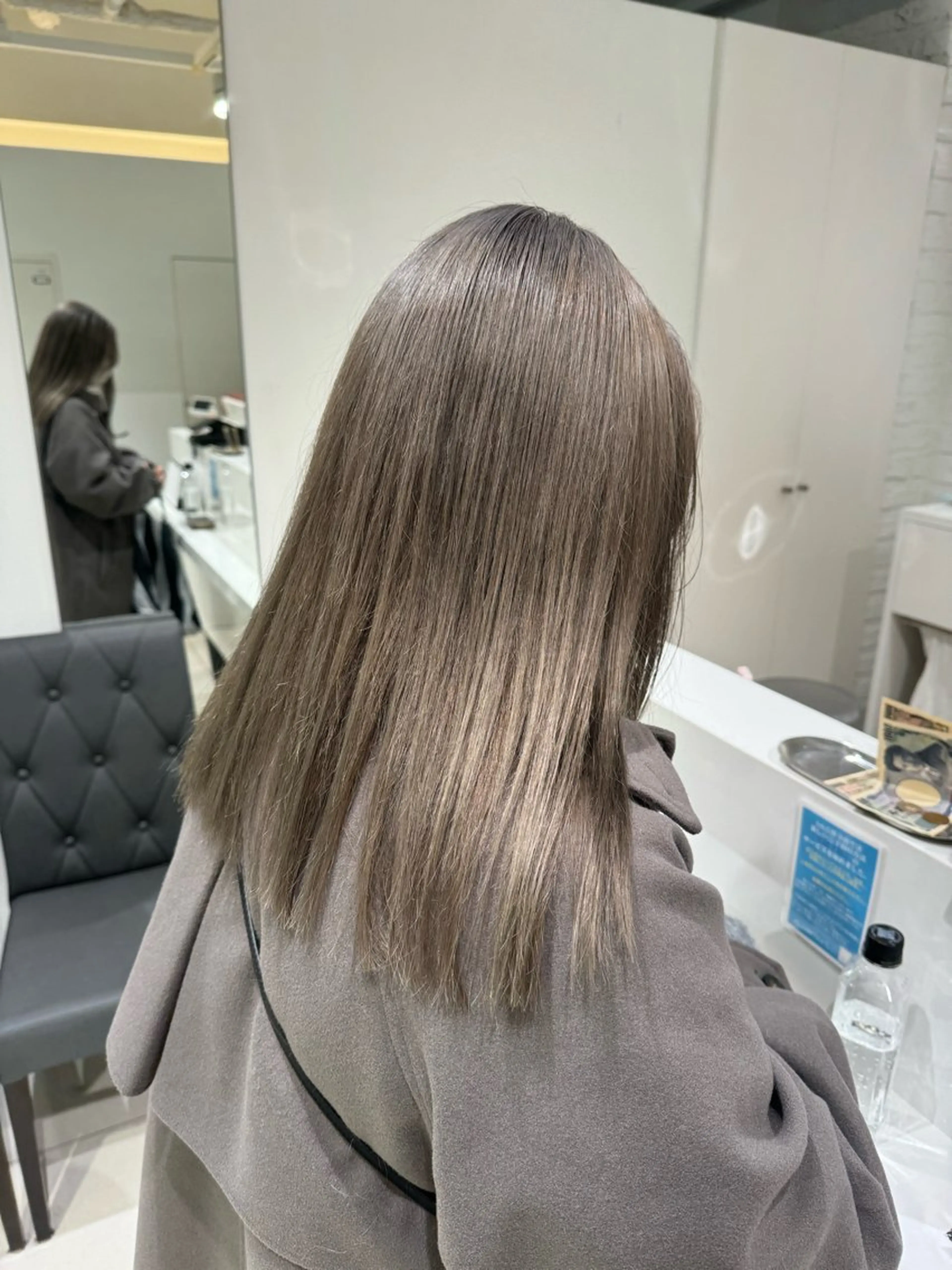 ロング カラー グレージュ イルミナカラー カット ヘアカラー トリートメント 【デザインカラー】 粥川佳日望のヘアスタイル