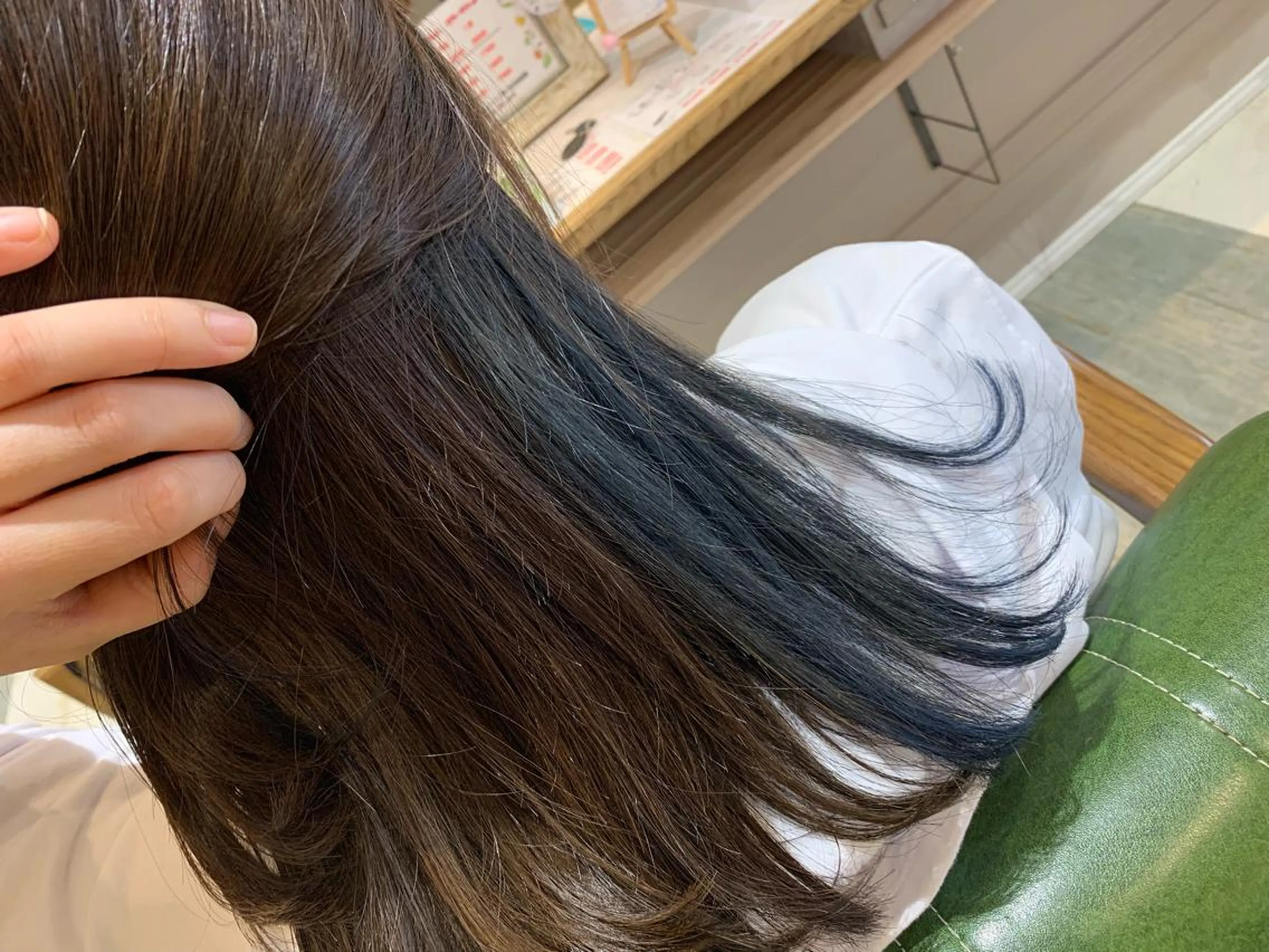 セミロング カラー 畠山 華奈のヘアスタイル