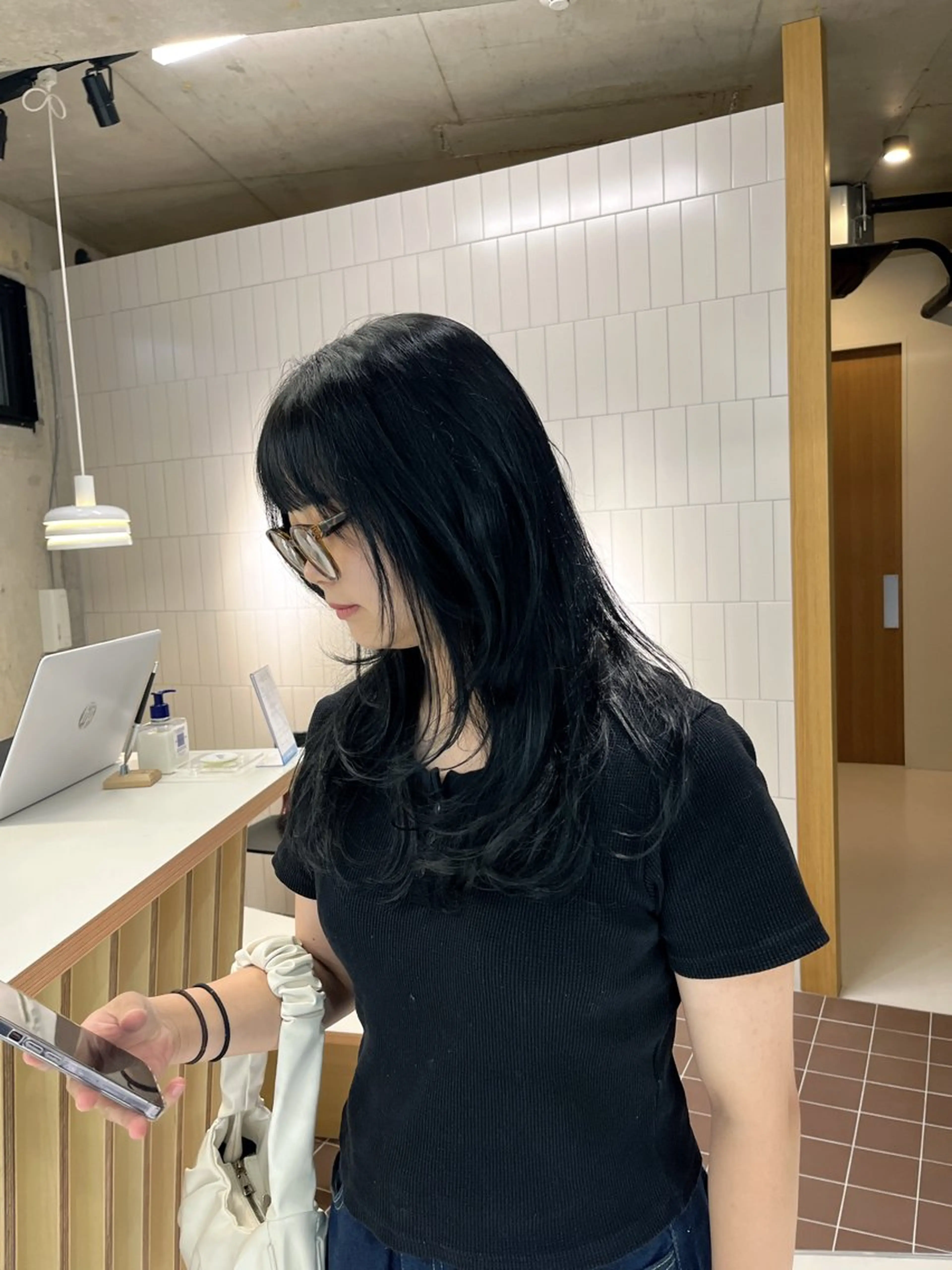 ミディアム カラー ブラウンカラー 透明感カラー 韓国風ヘア レイヤーカット nagi所属・横田直也／韓国風 レイヤーカット／千種のヘアスタイル