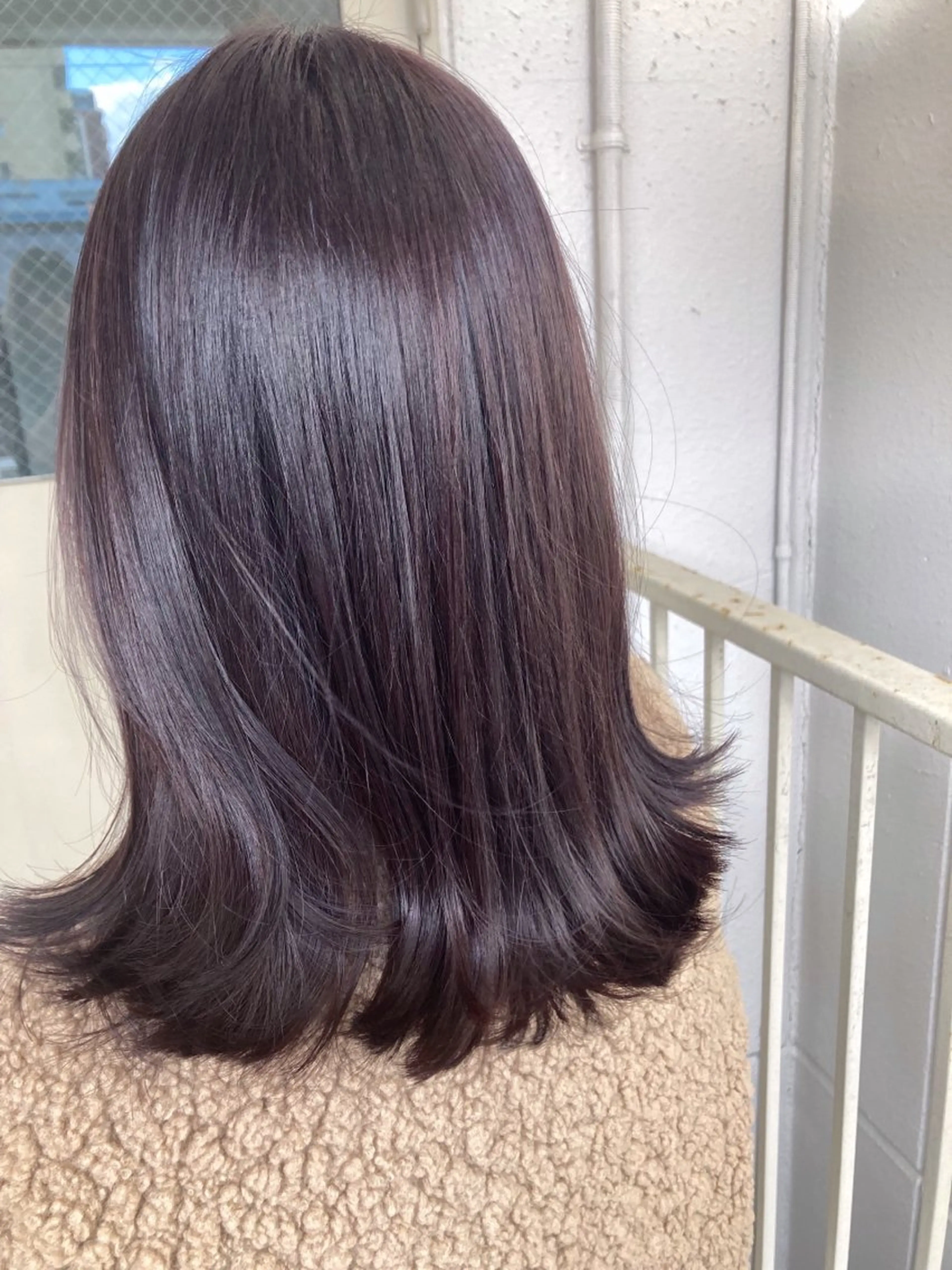 ミディアム roka ノゾミのヘアスタイル