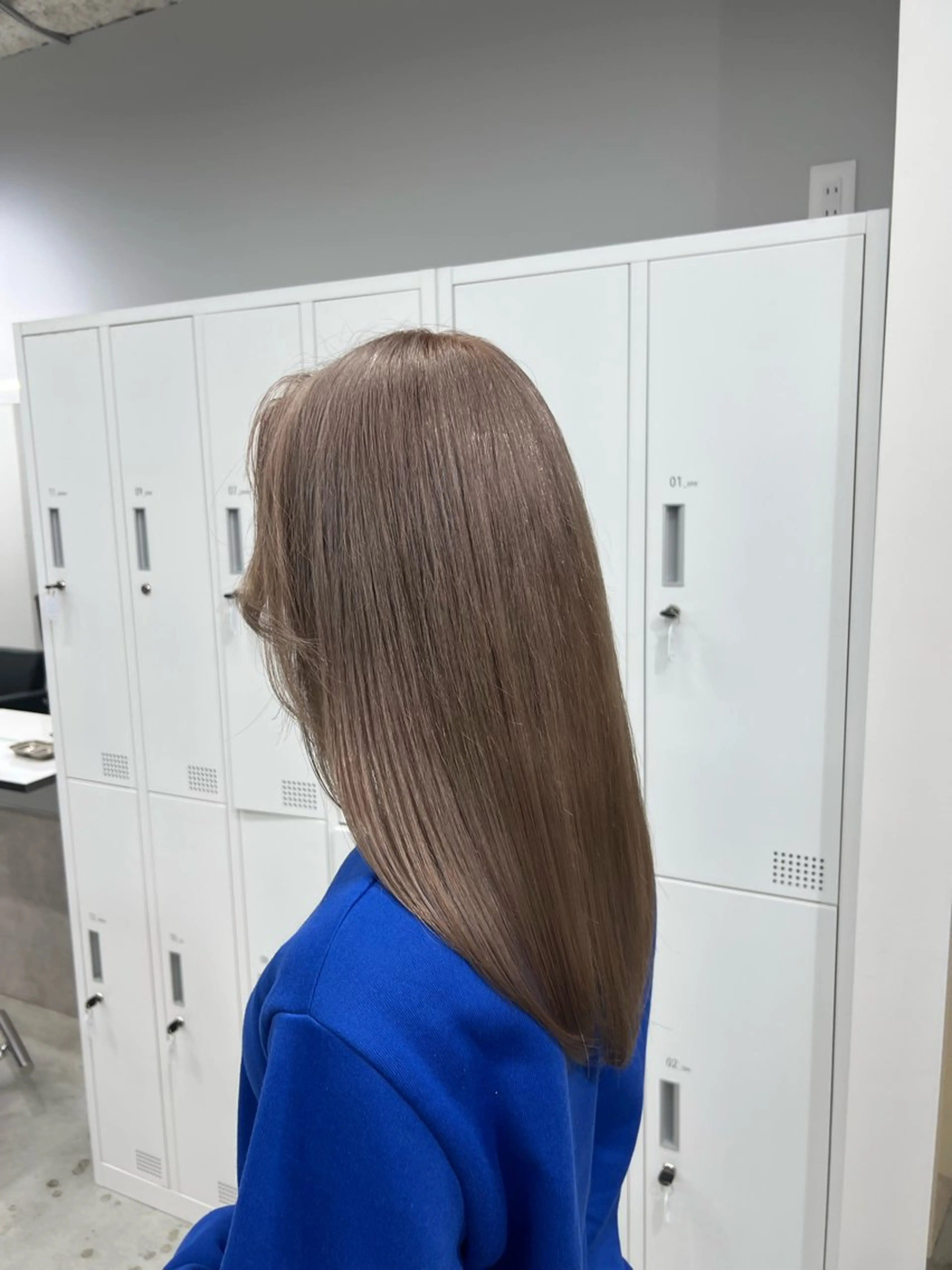 ミディアム ヘアカラー maya レイヤーカットのヘアスタイル