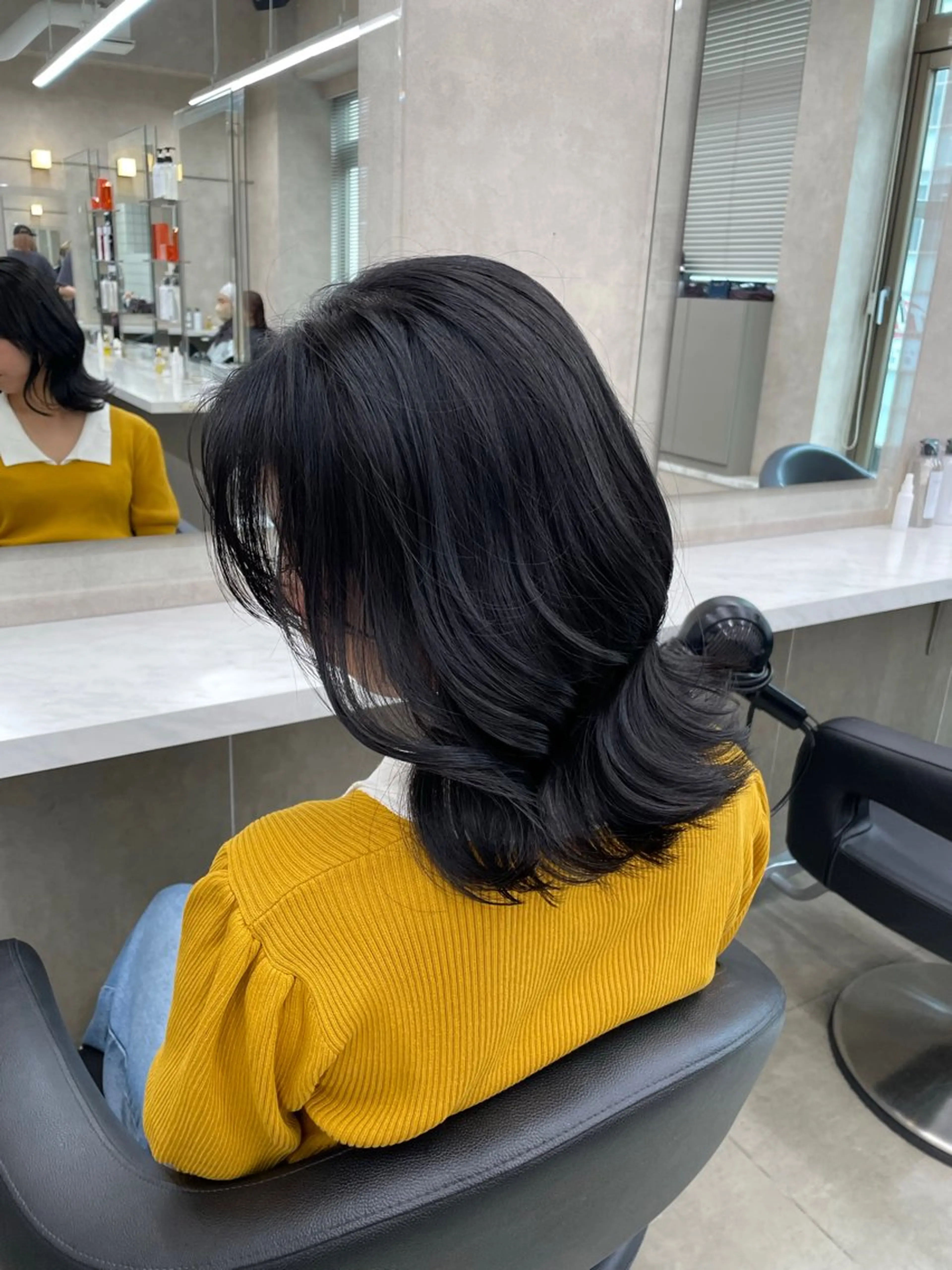 ミディアム カラー ボブレイヤー 黒髪 ブルーカラー ブルーブラック ブルーラベンダー 表参道ハッシュカット レイヤー/リノンのヘアスタイル