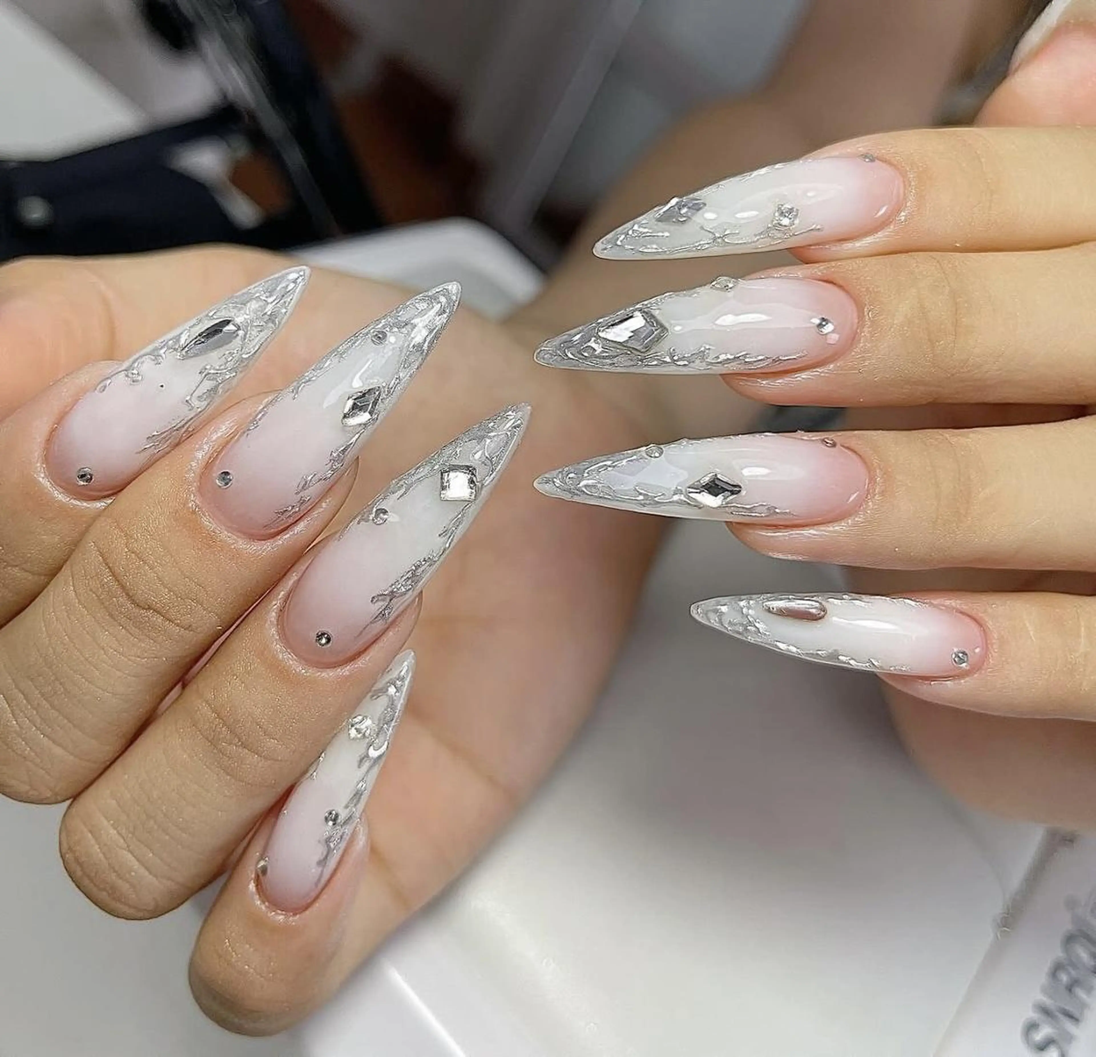 ネイル オーロラネイル ブルー チークネイル フットネイル フレンチネイル NAILS 168 新大久保店のネイルデザイン