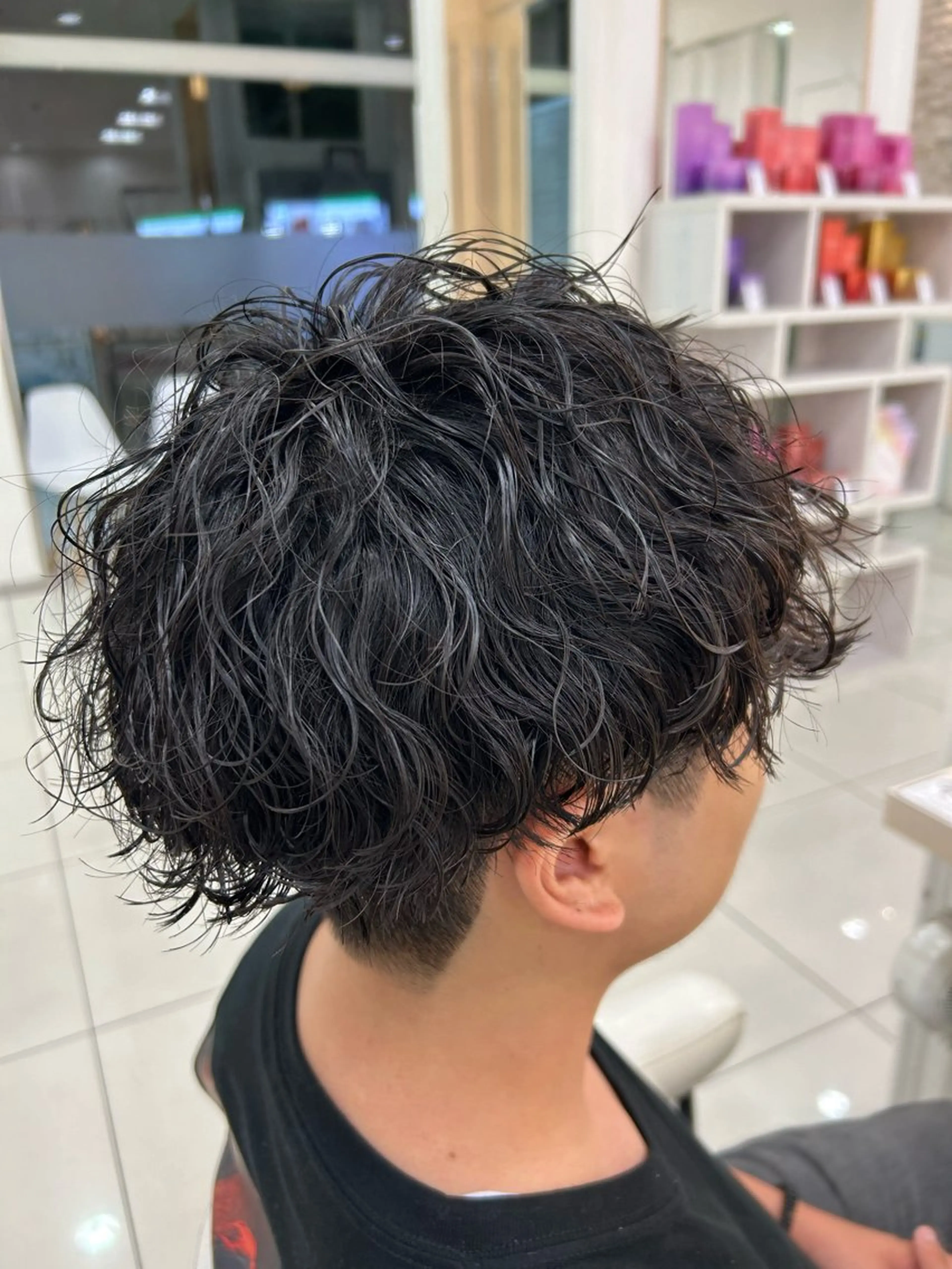 パーマ メンズ センターパート フェードカット フェザーパーマ カルマパーマ マッシュ カット パーマ トリートメント 髪質改善/艶カラー/ メンズパーマ/鈴木のヘアスタイル