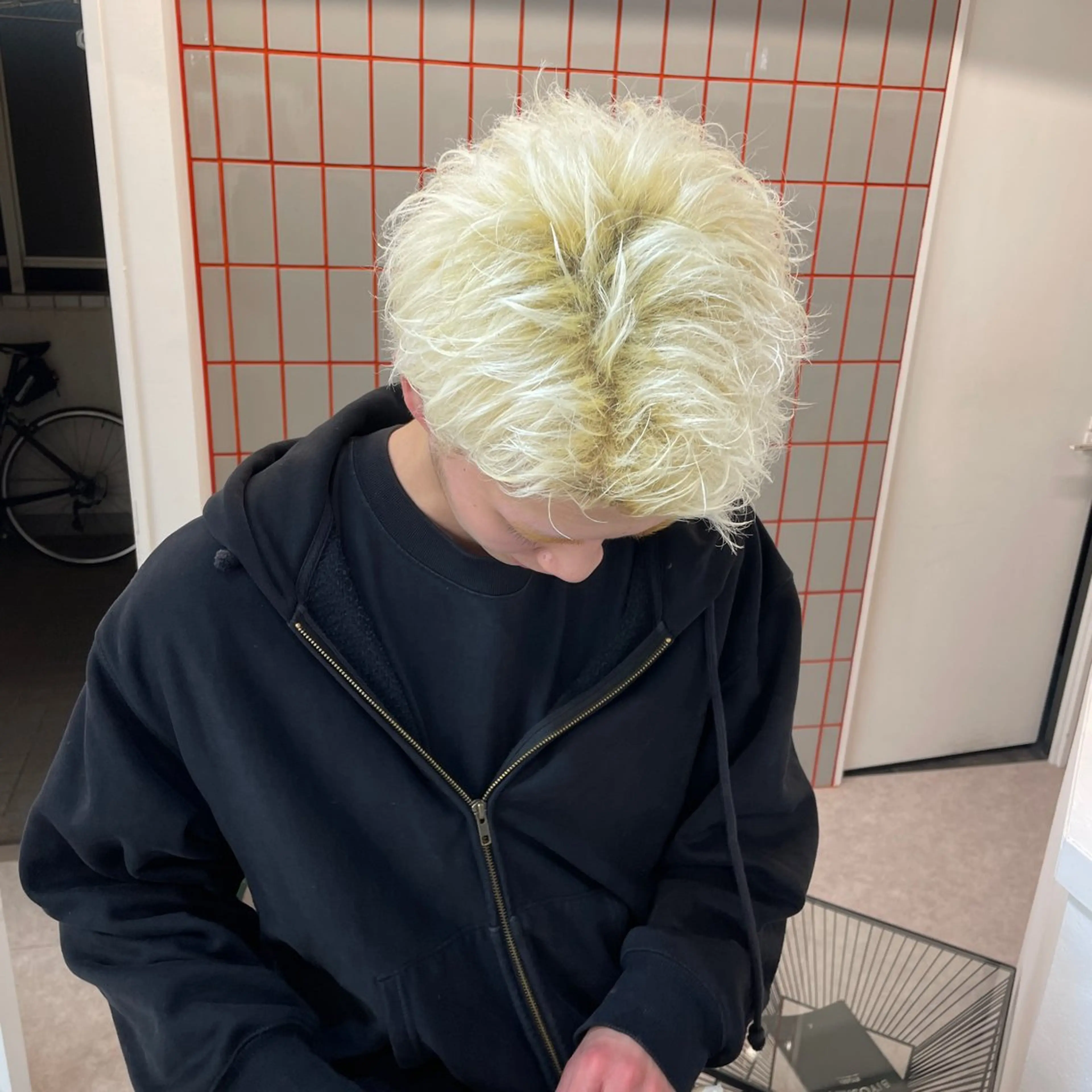 ショート カラー メンズ メンズハイトーン 抜きっぱなしブロンド ブロンド ハイトーンカラー ヘアカラー トリートメント ハイトーン/韓国ヘア 🎀momo🎀のヘアスタイル