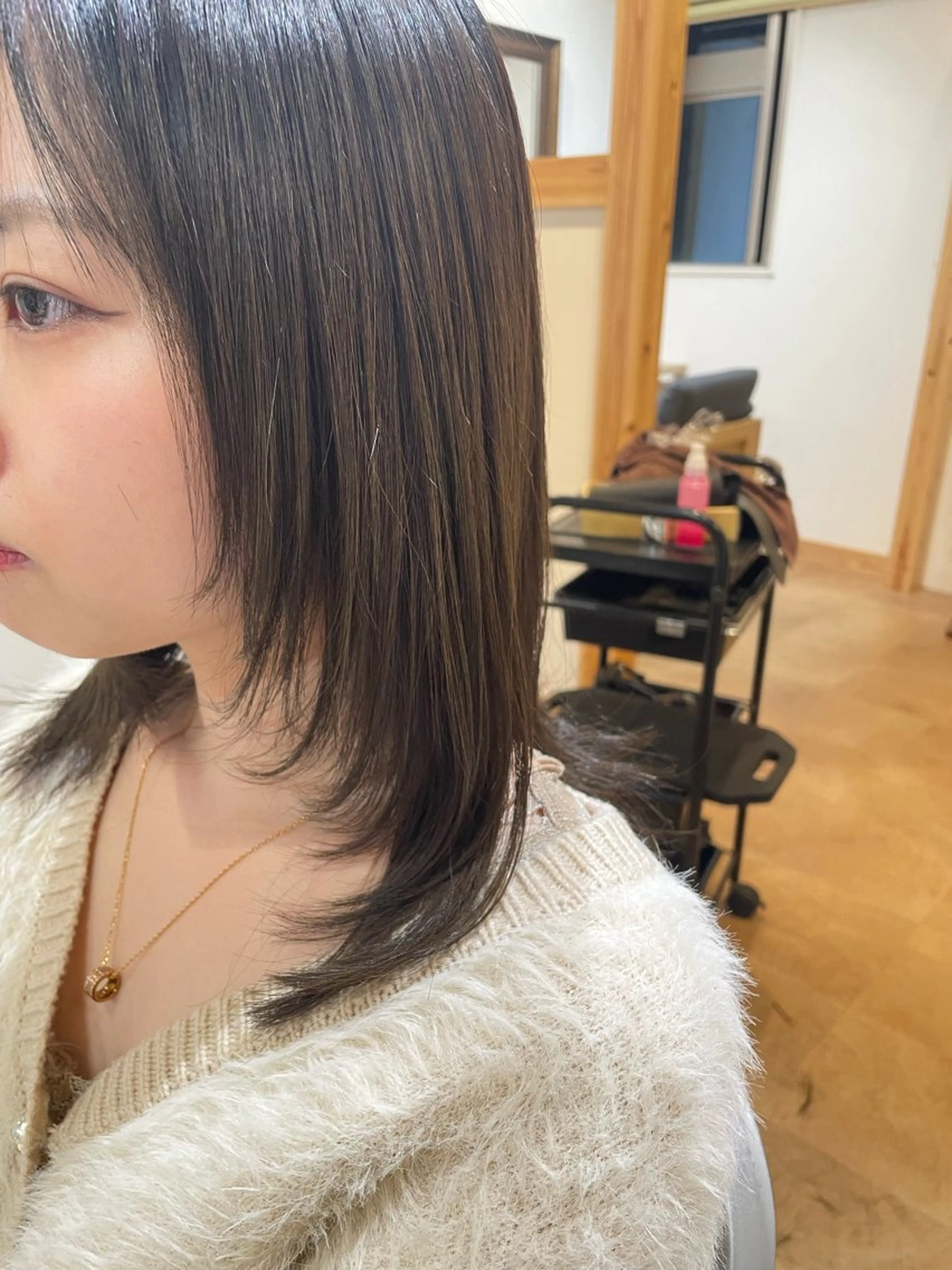 セミロング 顔周りカット レイヤーカット 山口里莉 /ブリーチカラーのヘアスタイル
