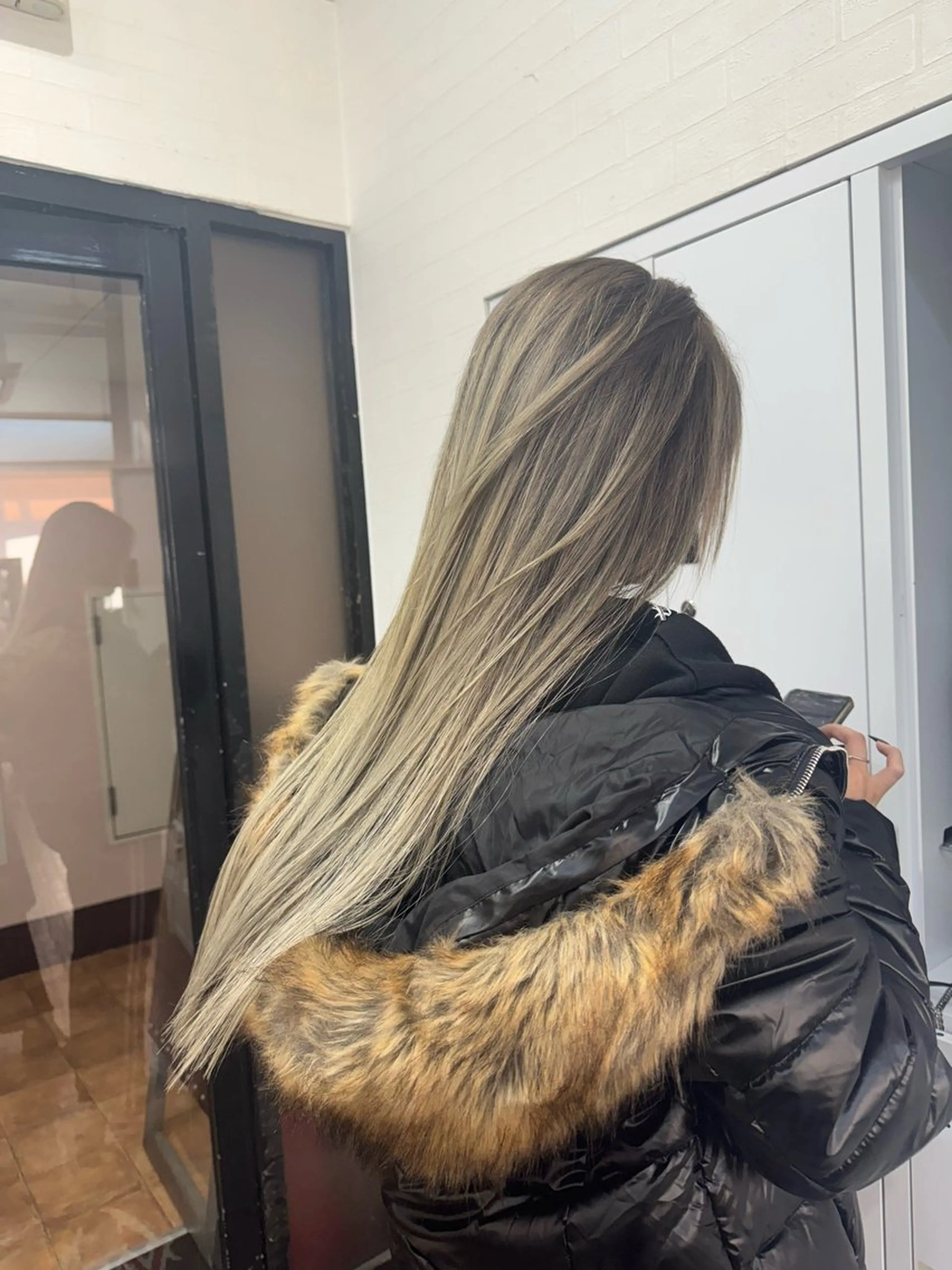 ロング ヘアカラー apollo 横浜所属・横浜🦋ハイトーン 🫐耳つぼジュエリーのヘアスタイル