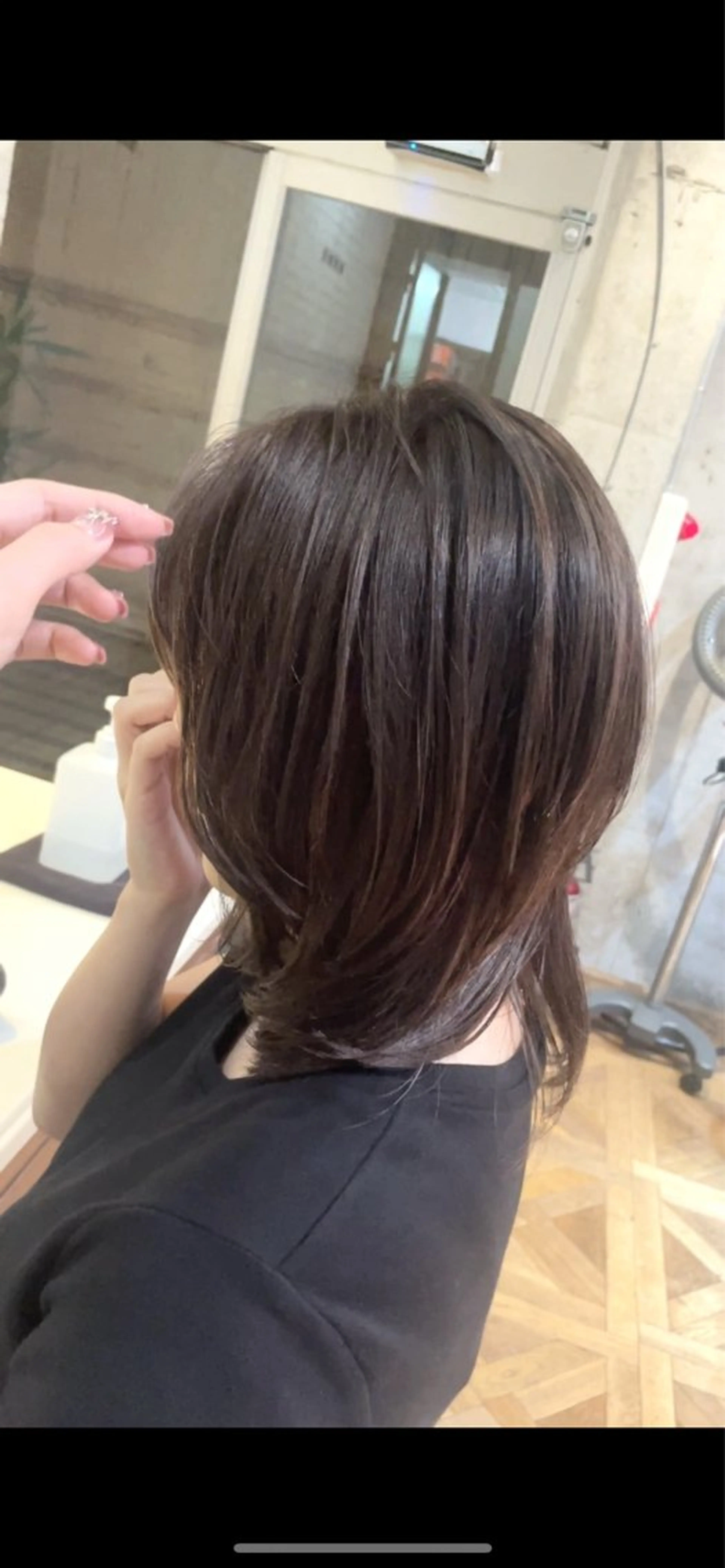 ミディアム カラー ミディアムレイヤー ブリーチ グレージュ ブリーチなしカラー レイヤーカット カット ヘアカラー トリートメント BEBE所属・ブリーチなし 透明感カラーKANAのヘアスタイル