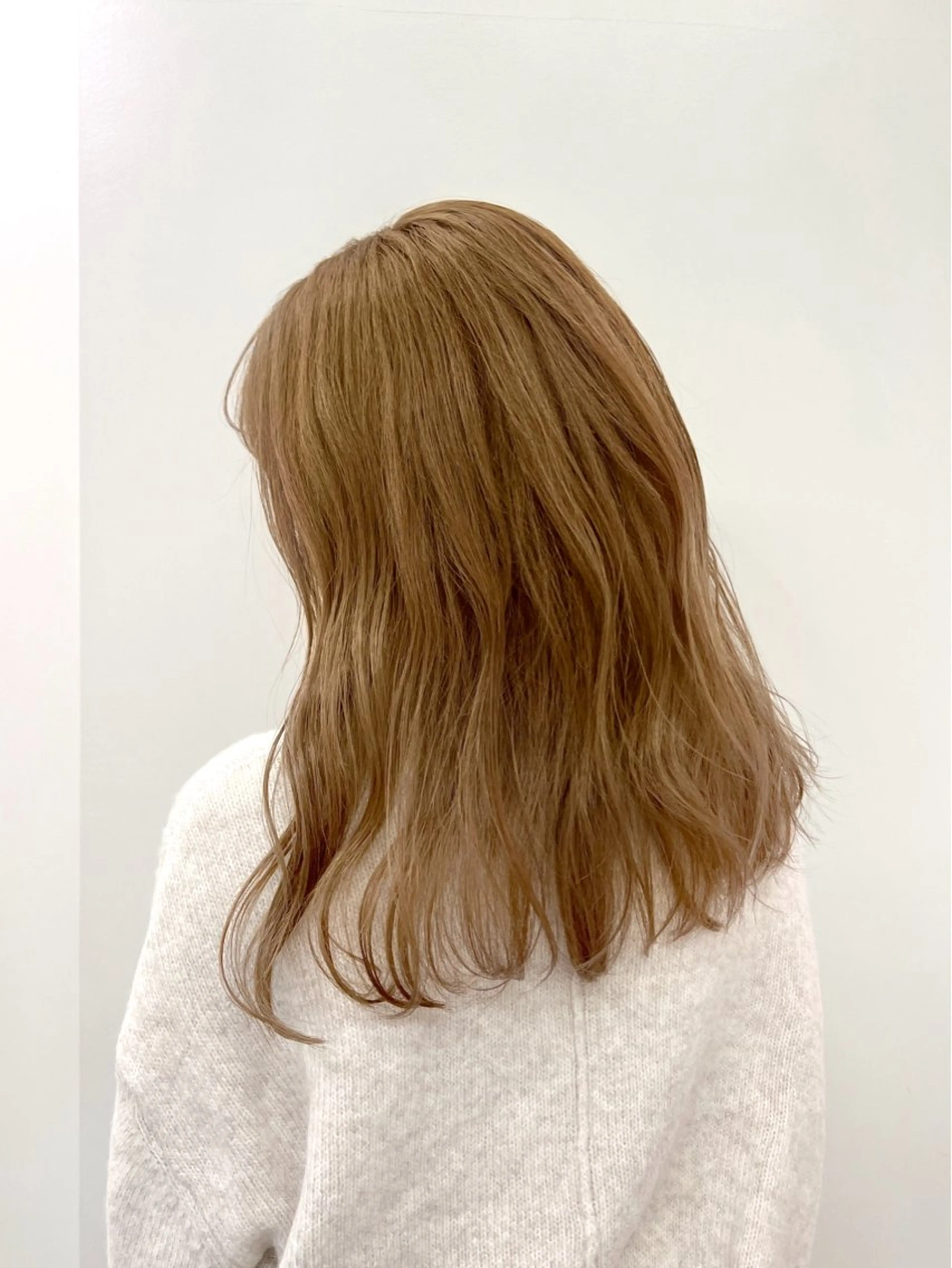 ロング カラー ベージュカラー ブリーチ ミルクティーベージュ コノカ暖色カラー/ 透明感カラーのヘアスタイル