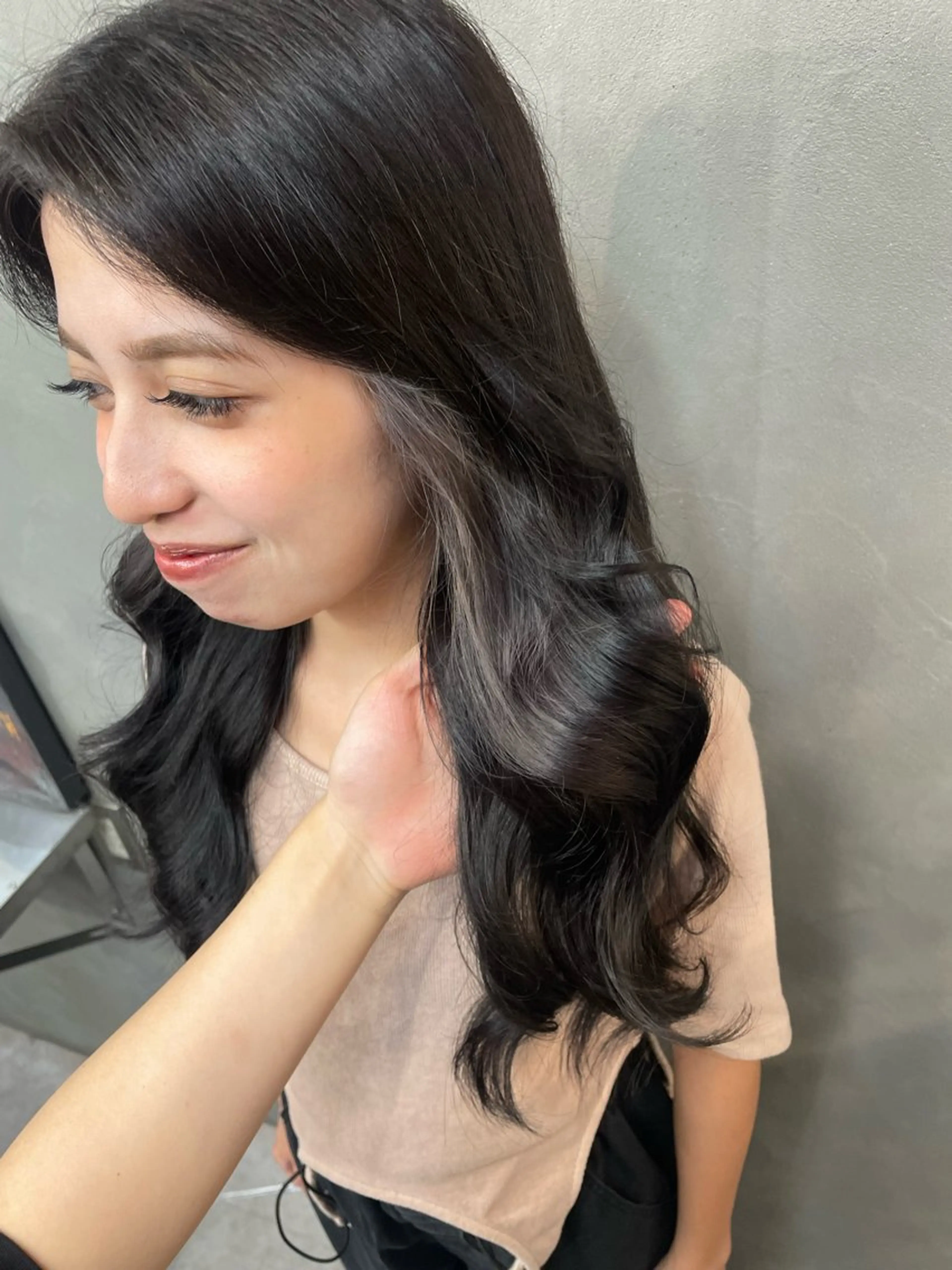 ロング カラー 黒髪 デザインカラー ヘアカラー TNB TOKYO所属・Insta 指名 No.1KURUMIのヘアスタイル