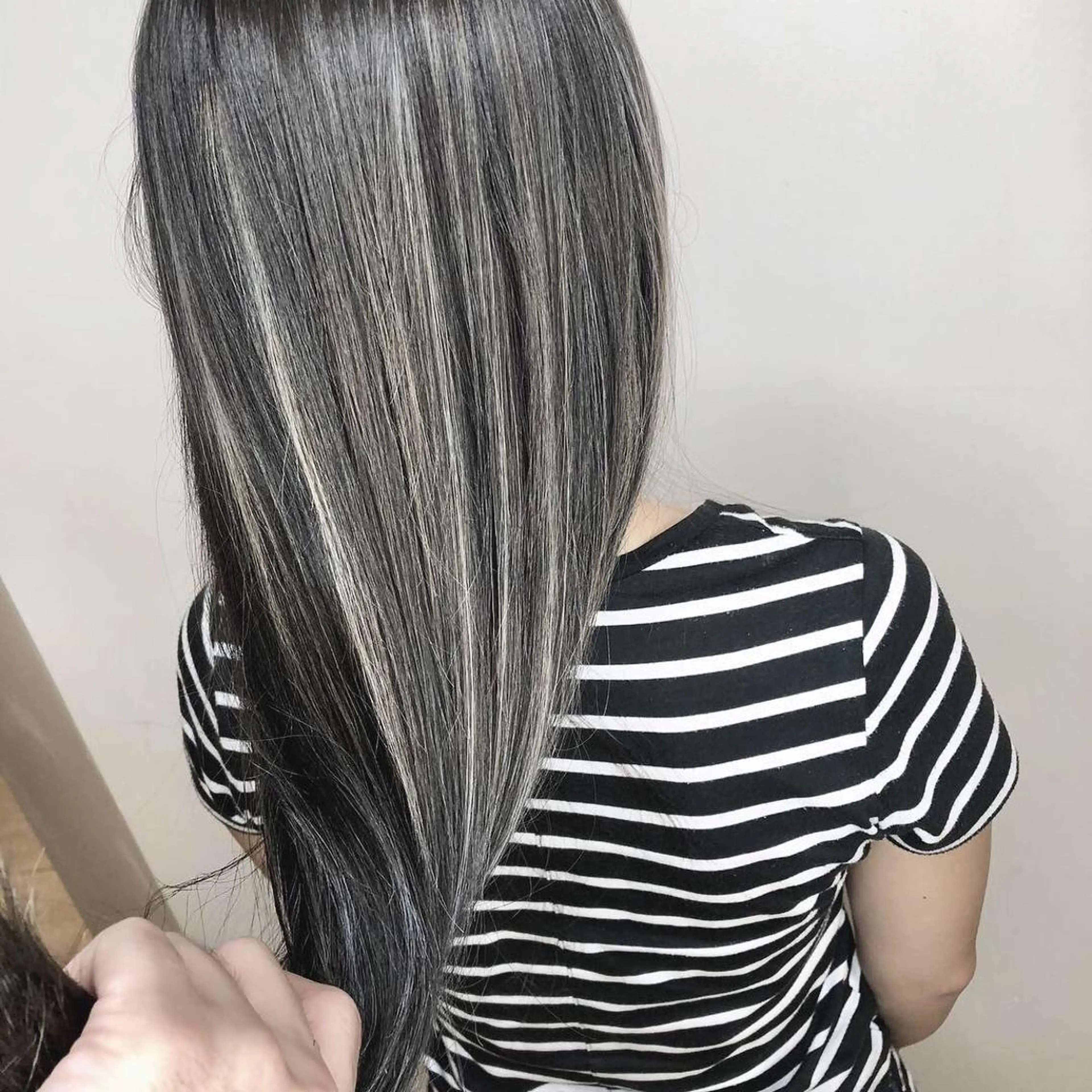 セミロング カラー ハイライトカラー ハイライト marshu  梅田店所属・髪質改善 透明感×韓国風のヘアスタイル