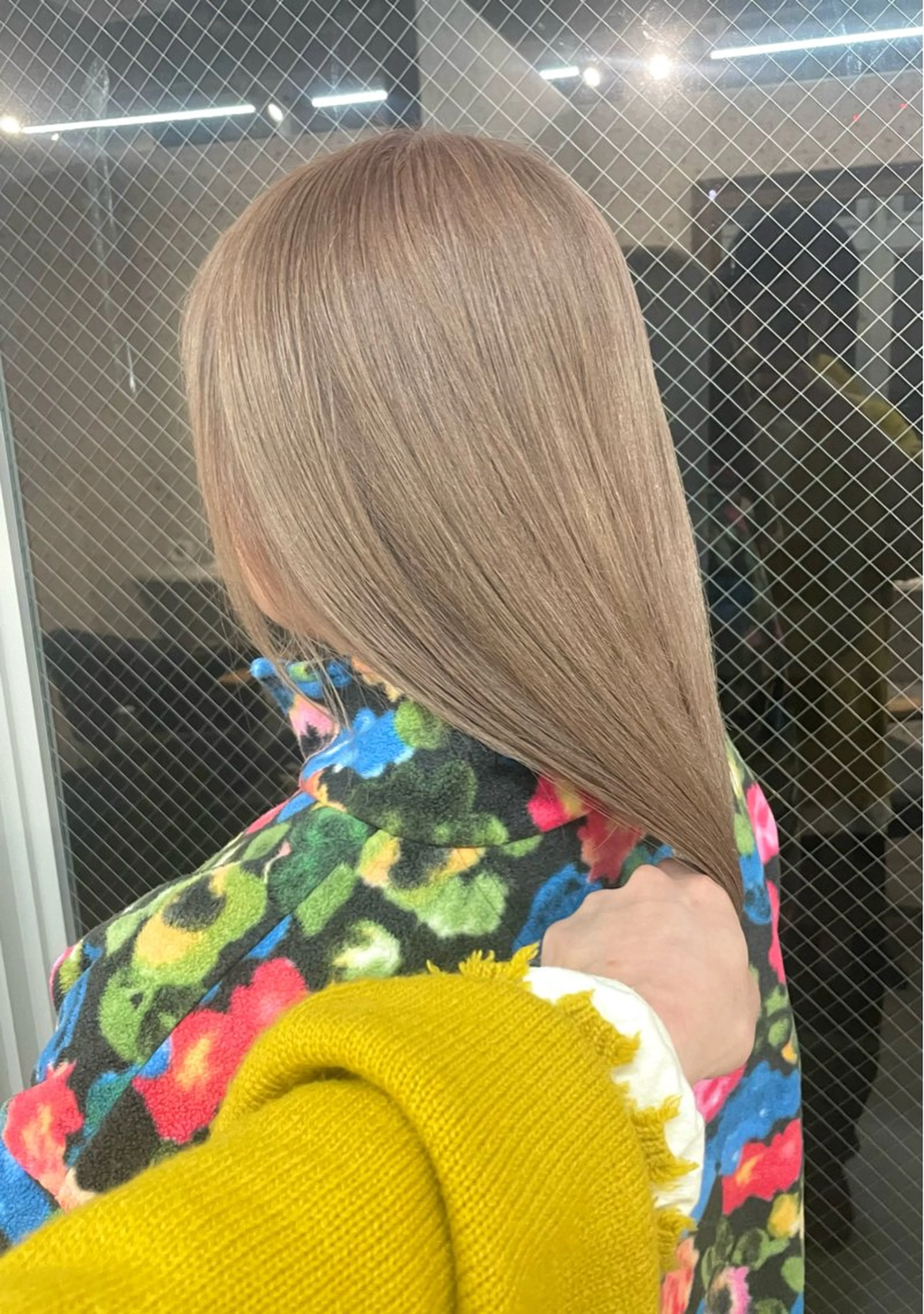 ロング カラー ベージュカラー ミルクティーベージュ ヘアカラー トリートメント lani hair salon所属・SHOTO ハイトー ン/デザインカラーのヘアスタイル