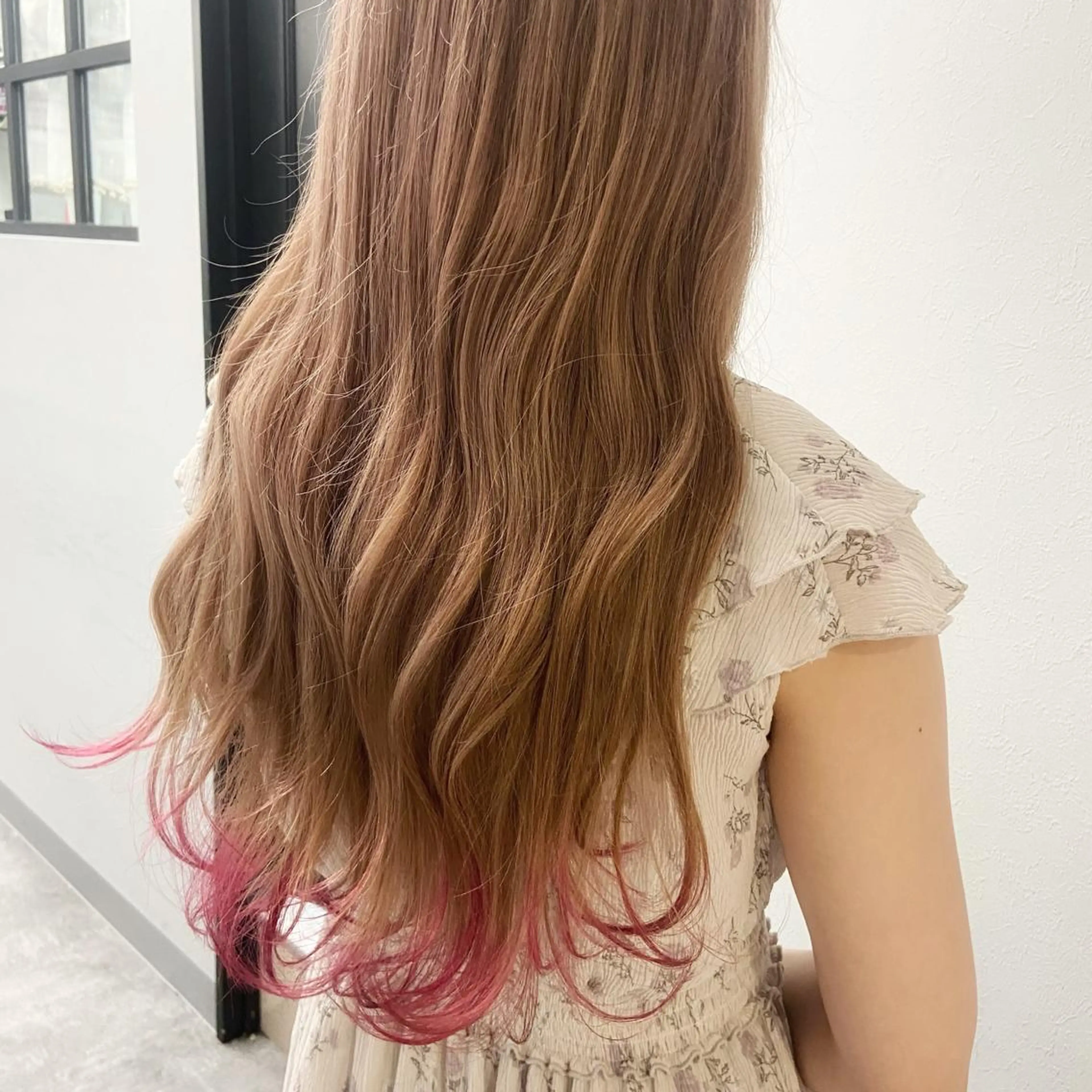 ロング カラー natsumi / N°ariaのヘアスタイル