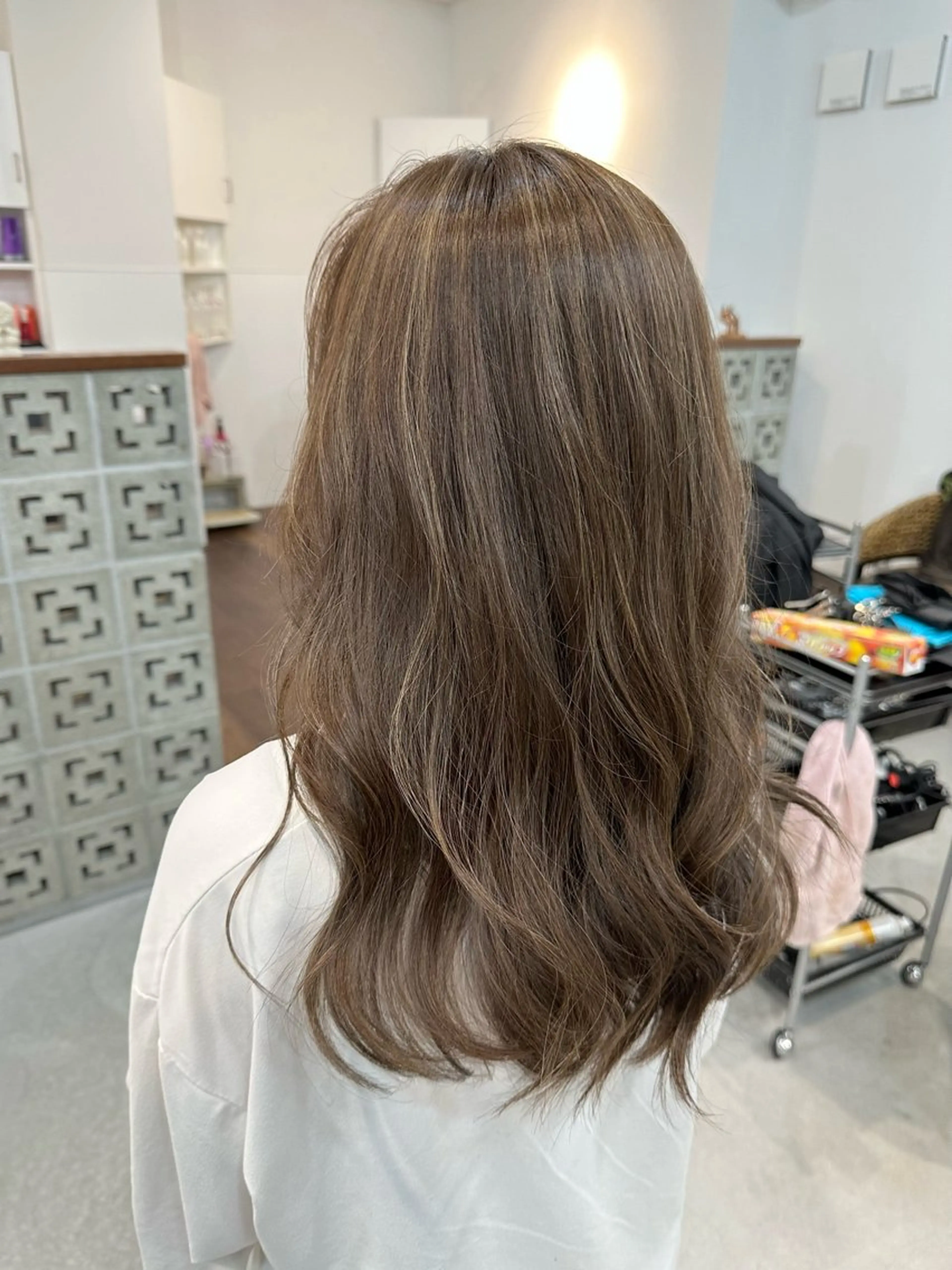 ロング ハイライト カット ヘアカラー トリートメント カイリ /レイヤーカットのヘアスタイル