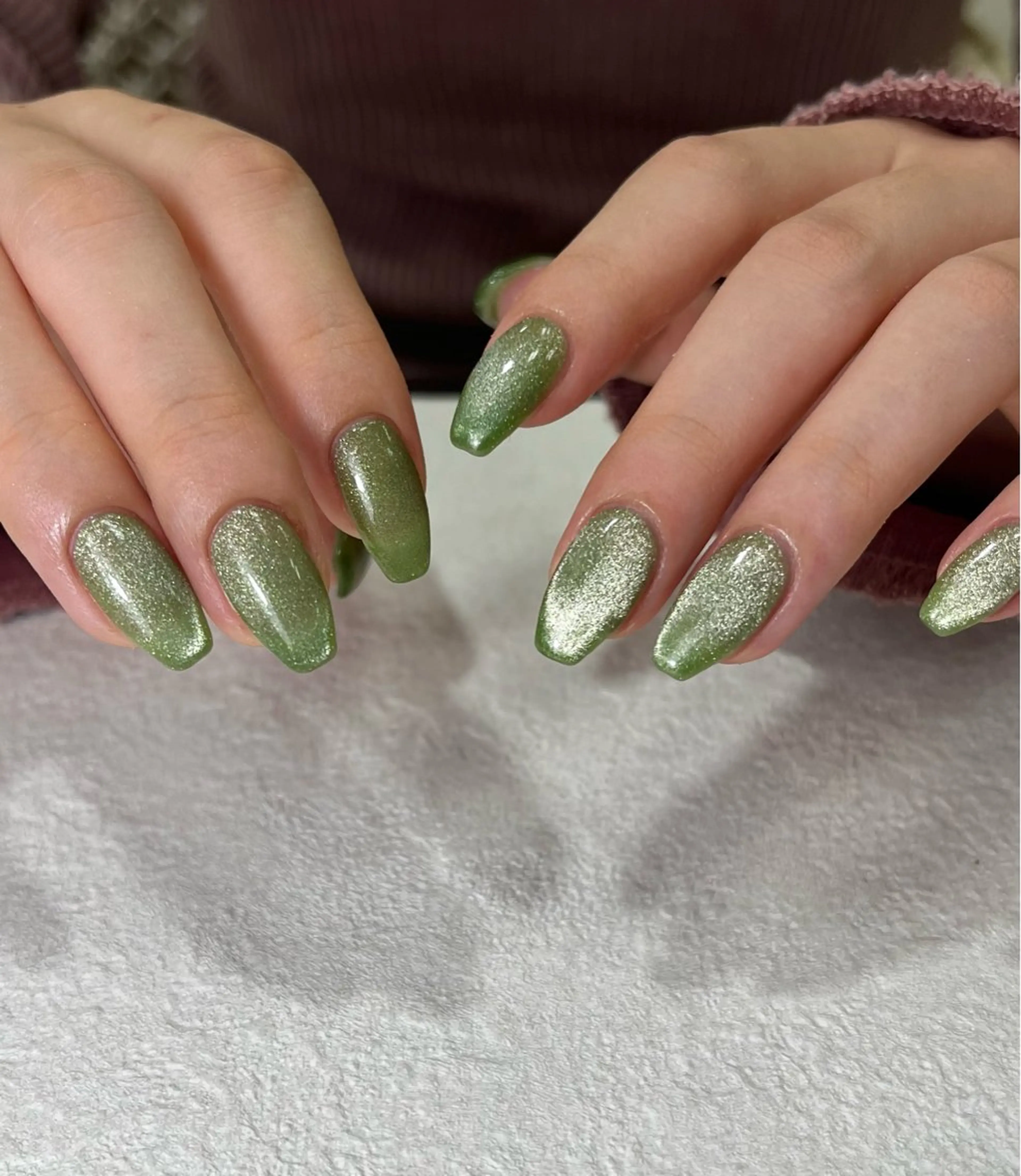 ネイル グリーン マグネットネイル マグネットワンカラー ワンカラーネイル スクエアネイル ハンドネイル para ☀︎ sol by BECK所属・Para Sol nail　Maoのネイルデザイン
