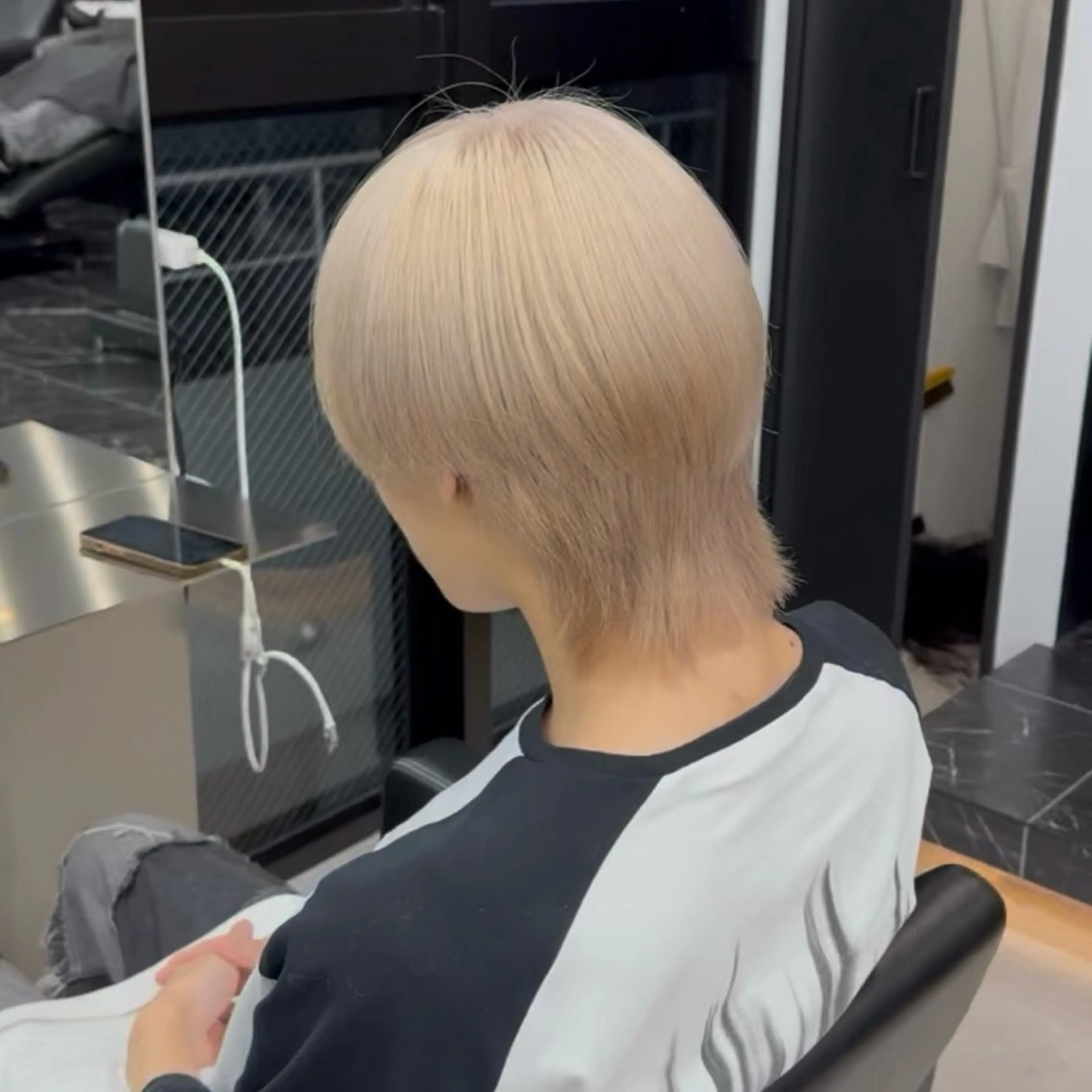 カラー メンズ メンズブリーチ メンズウルフカット ベージュカラー ブリーチ ホワイトベージュ カット ハイトーン/ エクステ/KENTAのヘアスタイル