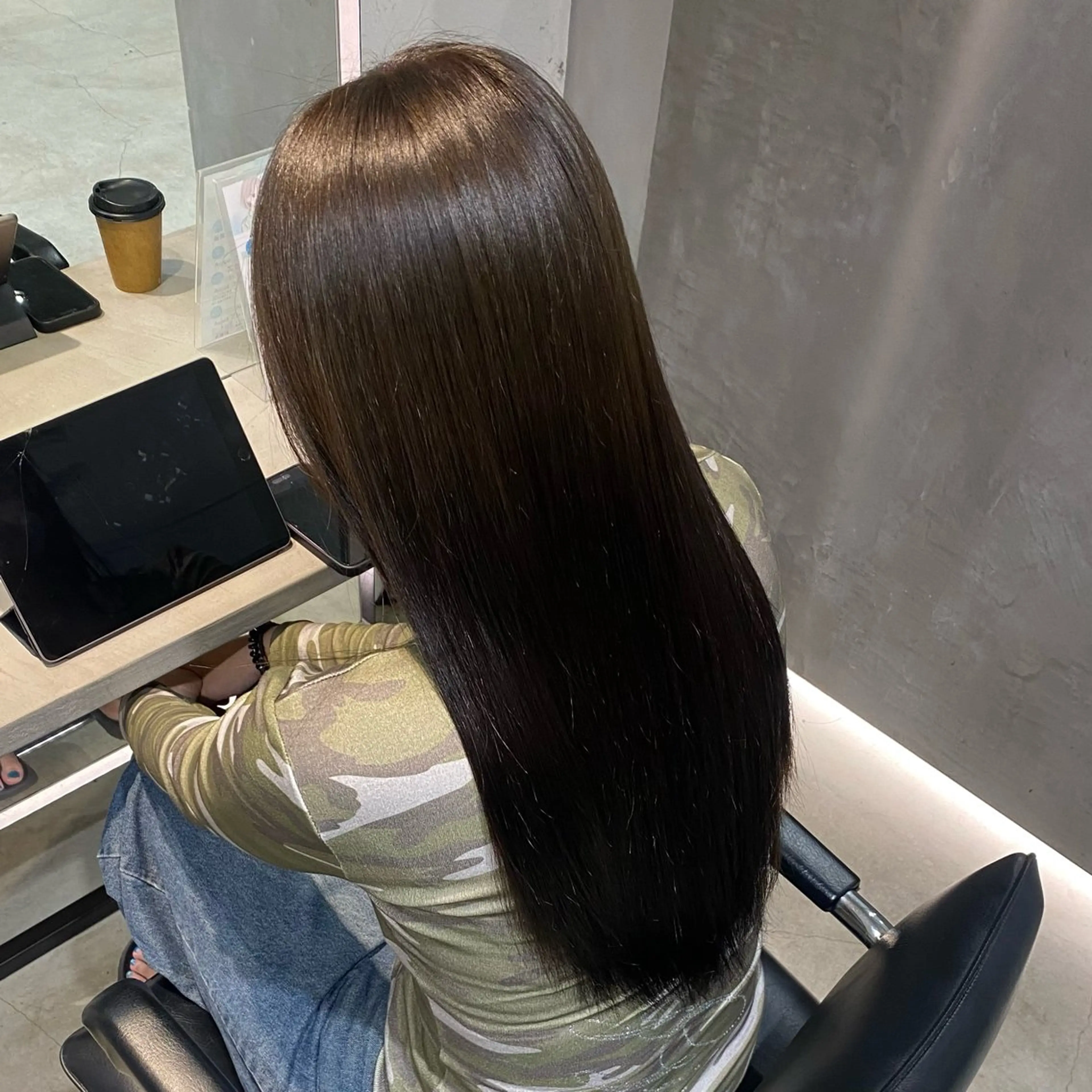 ロング カラー ブラウンカラー ダークブラウン はなか こうすけのヘアスタイル