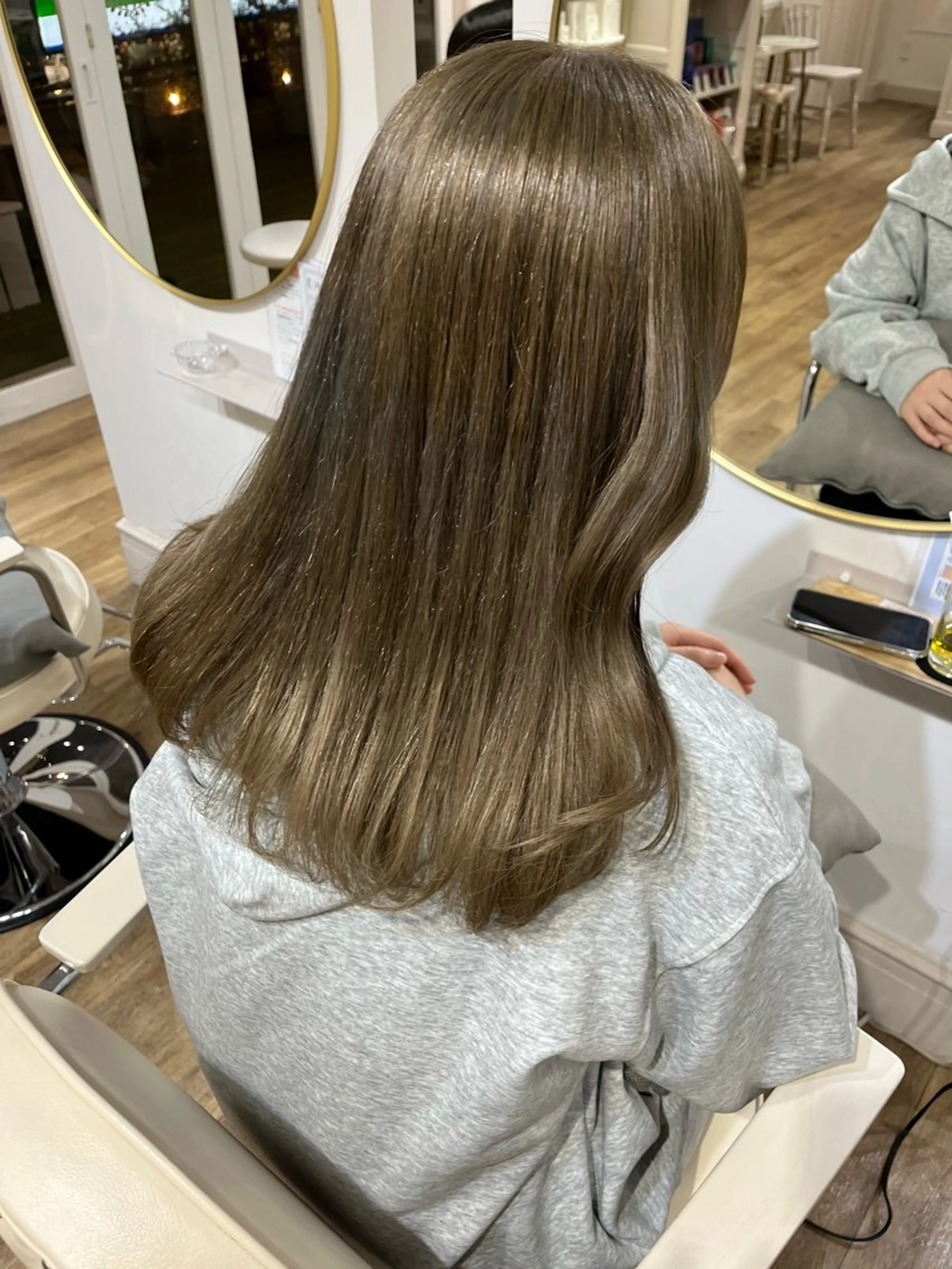 ロング カラー ベージュカラー ブリーチ ブラウンカラー ハイトーンカラー イルミナカラー ヘアカラー トリートメント Risa🐈‍⬛/ グレージュ/透明感のヘアスタイル
