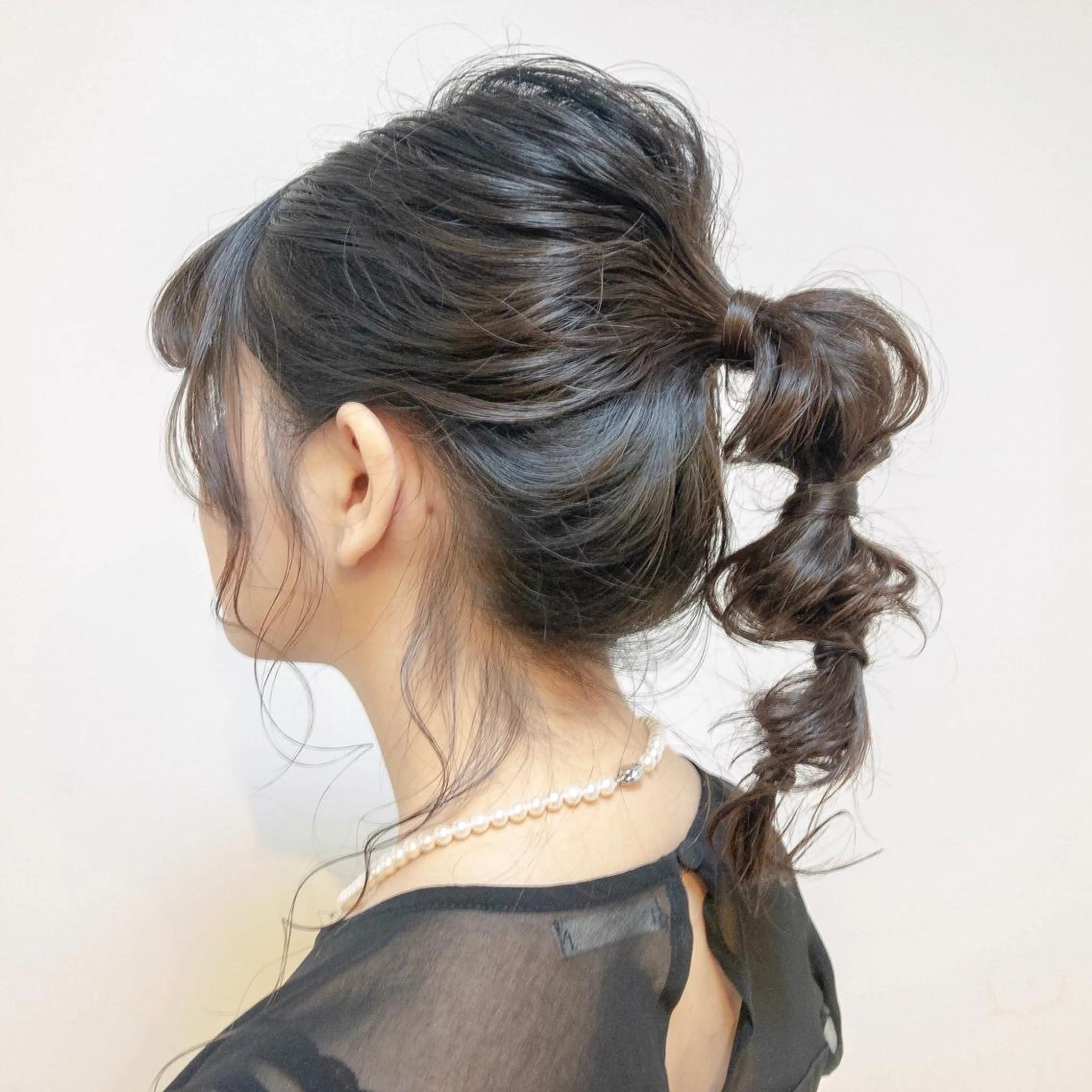 ミディアム ヘアアレンジ ポニーテール 尾籠 美幸 （オゴモリ ミユキ）のヘアスタイル