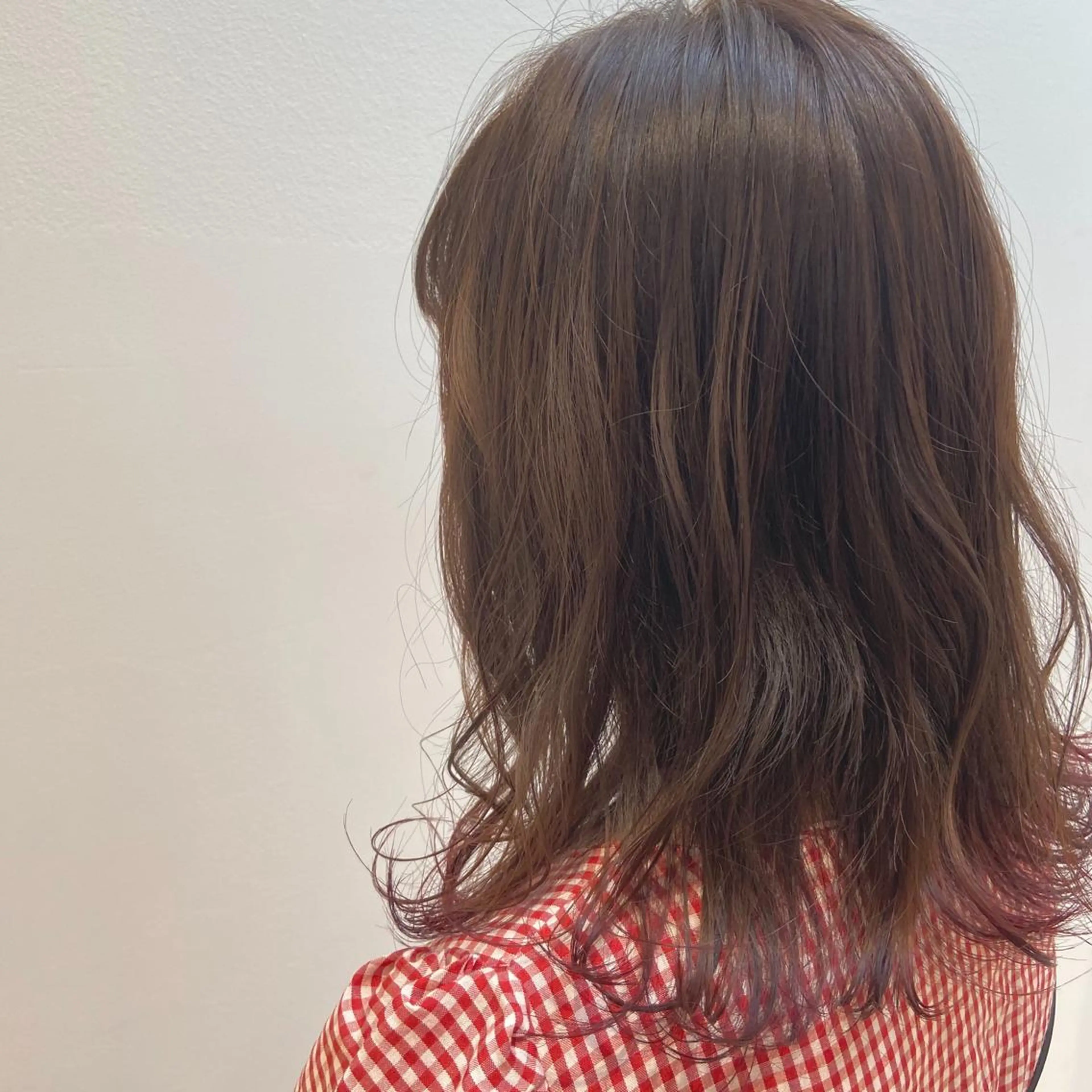 セミロング カラー ピンクカラー loca by tree所属・うる艶暖色カラー HARUNAのヘアスタイル