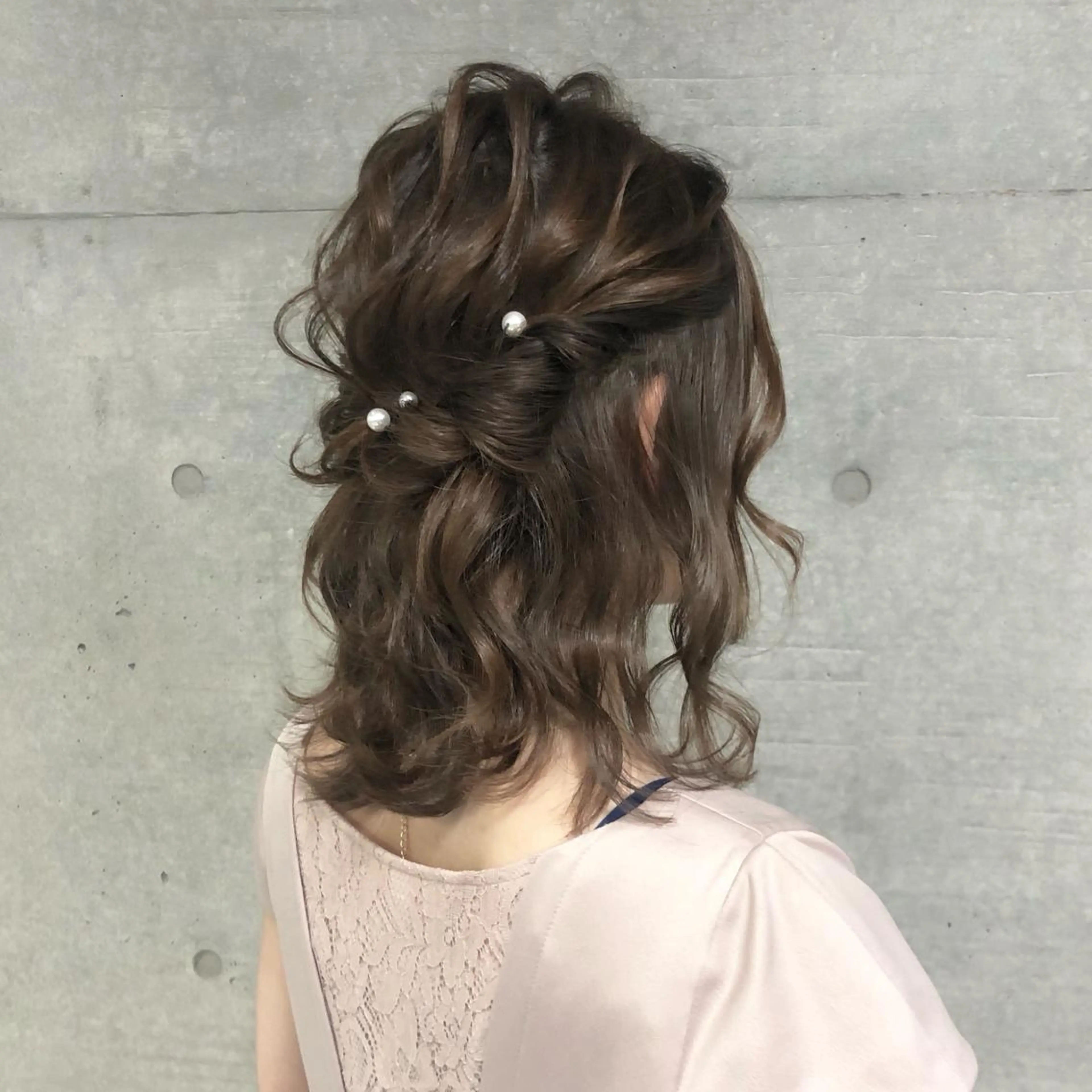 ミディアム ヘアアレンジ ハーフアップ 結婚式・ブライダル ヘアセット GrandStory SHIBUYA所属・卒業式お呼ばれ🕊️ ヘアセット✴︎ミキのヘアスタイル