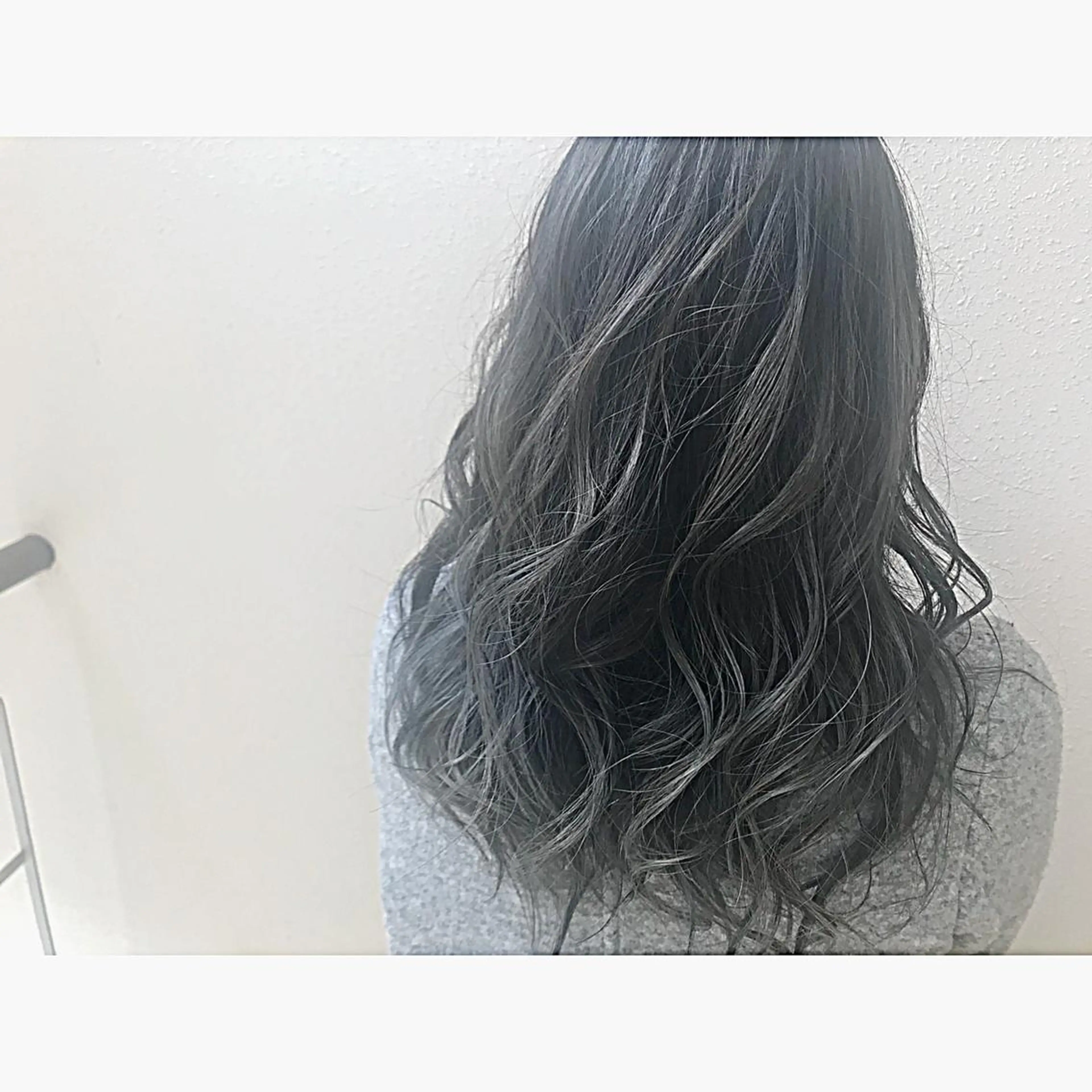 セミロング カラー アッシュ アッシュグレー アッシュグレージュ グレージュ ハイライトカラー カット ヘアカラー トリートメント 荒木 拓也のヘアスタイル