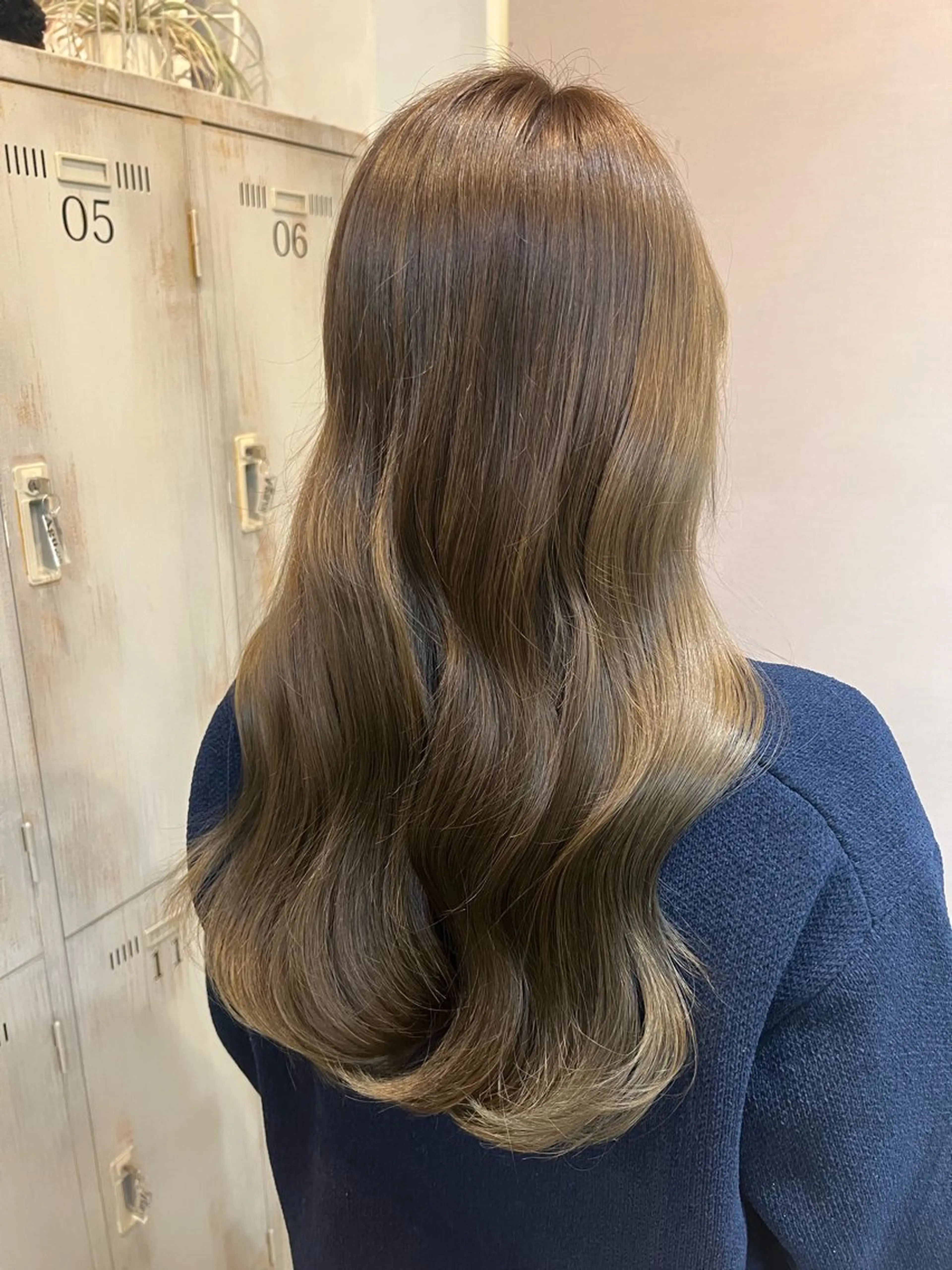 ロング カラー ベージュカラー オリーブベージュ Agu hair lucca所属・渋谷 莉央のヘアスタイル
