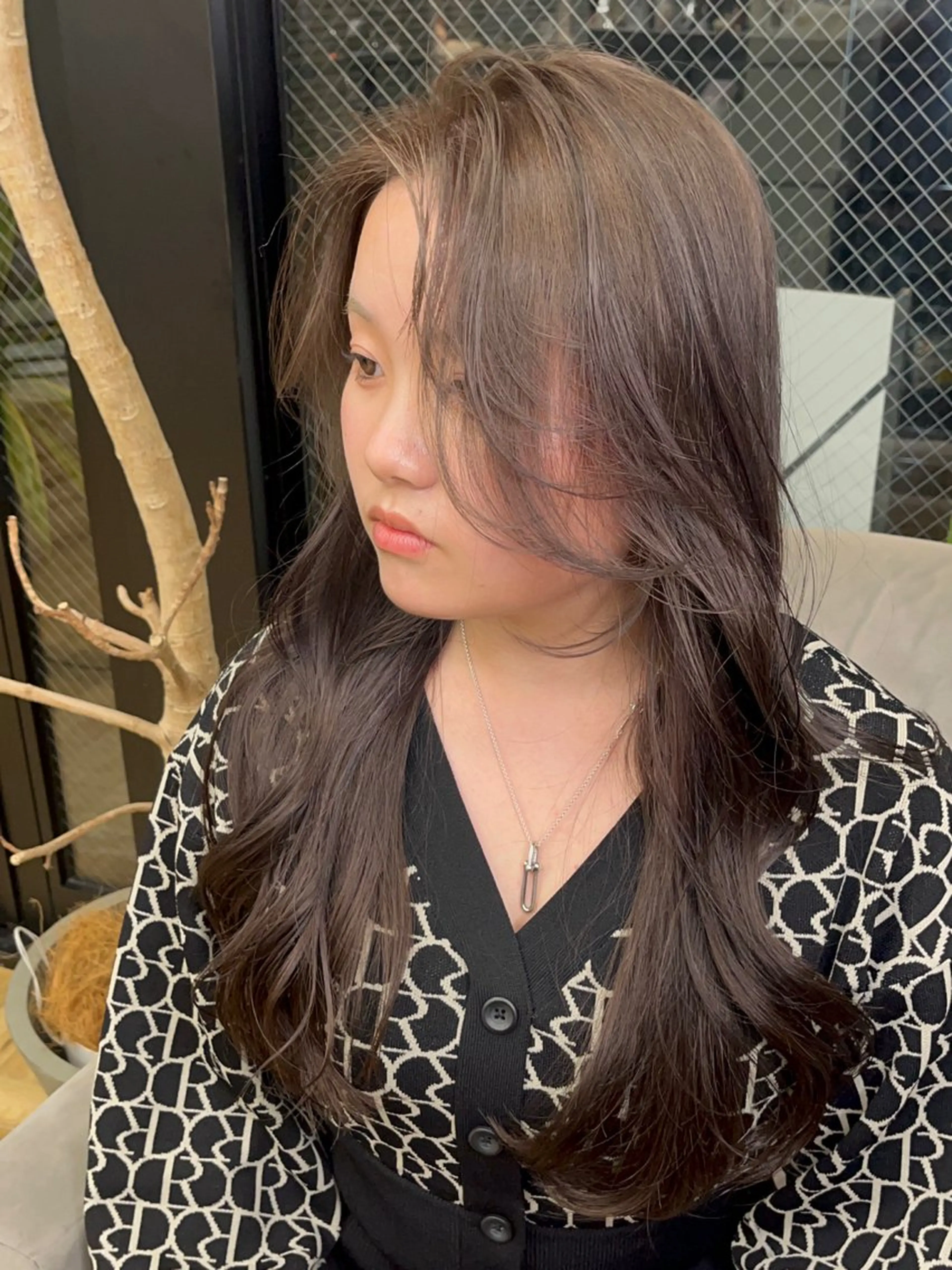 ロング カラー ショコラグレージュ グレージュ GIEN 末吉 海斗のヘアスタイル