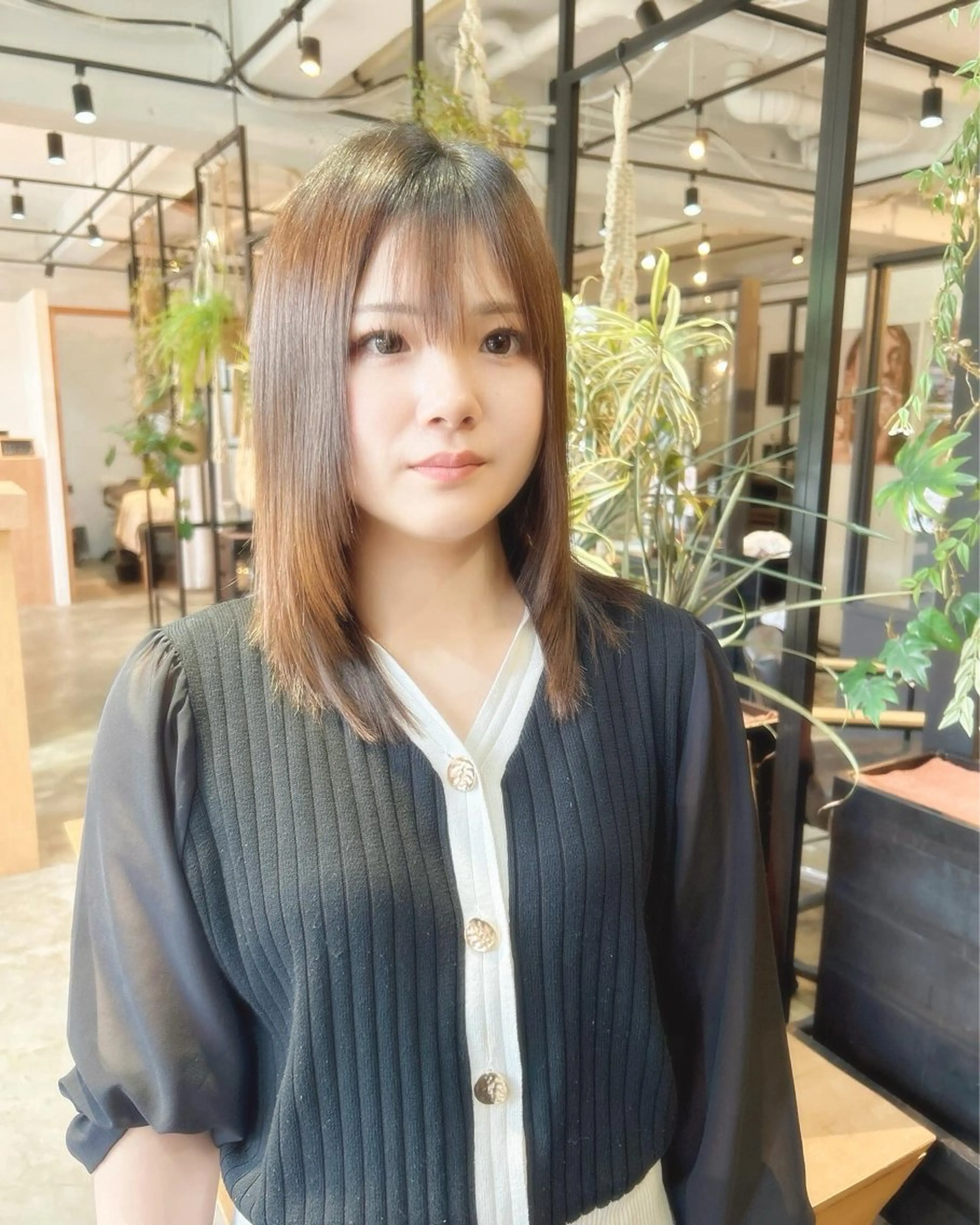 ミディアム 顔まわりレイヤー レイヤーカット ヘアカラー FERIA桃山台🍑 𝕄𝕖𝕘𝕦のヘアスタイル