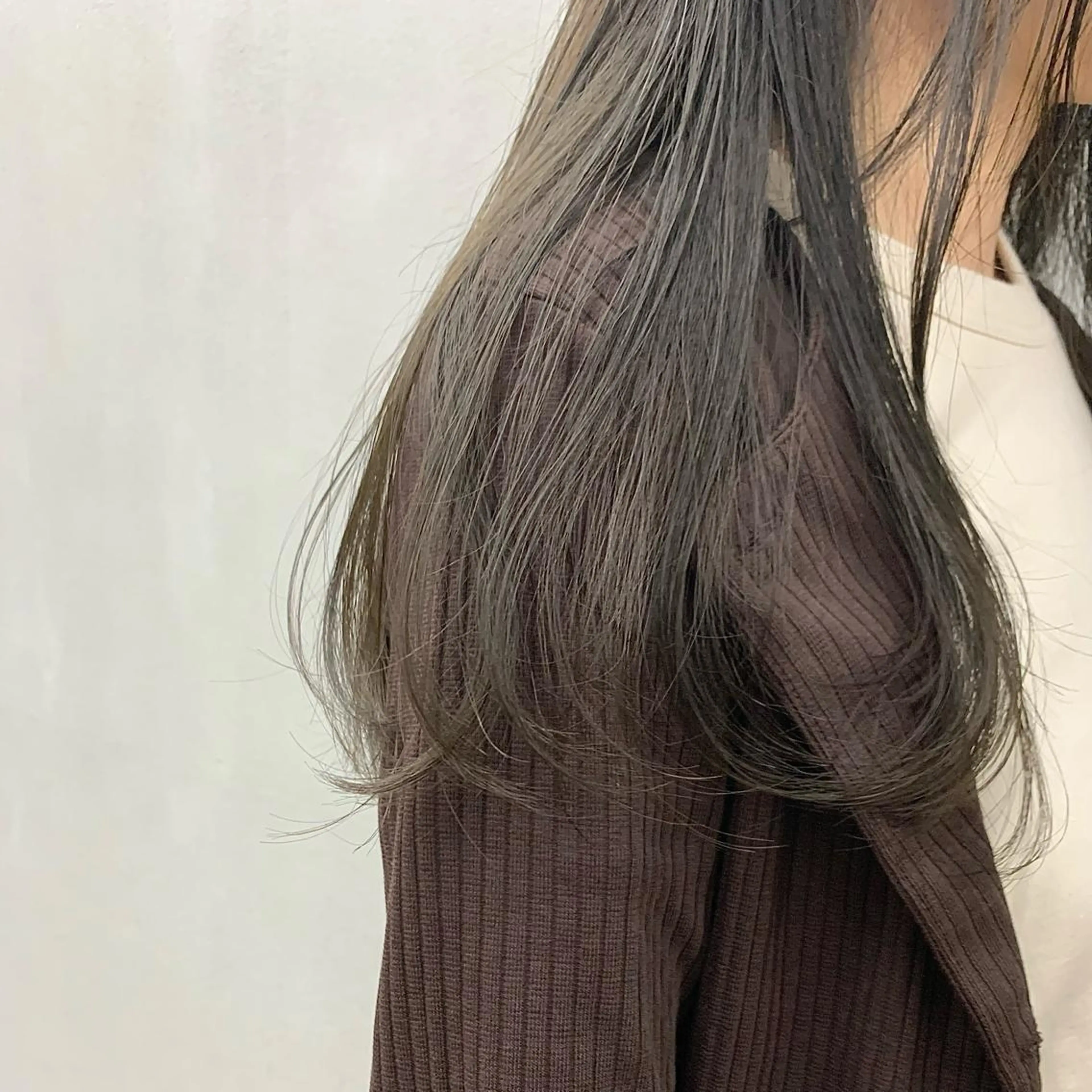 ミディアム カラー グレージュ オリーブグレージュ オリーブグレー カット ヘアカラー トリートメント お顔まわりカット🌱 emo.村松泉綺のヘアスタイル