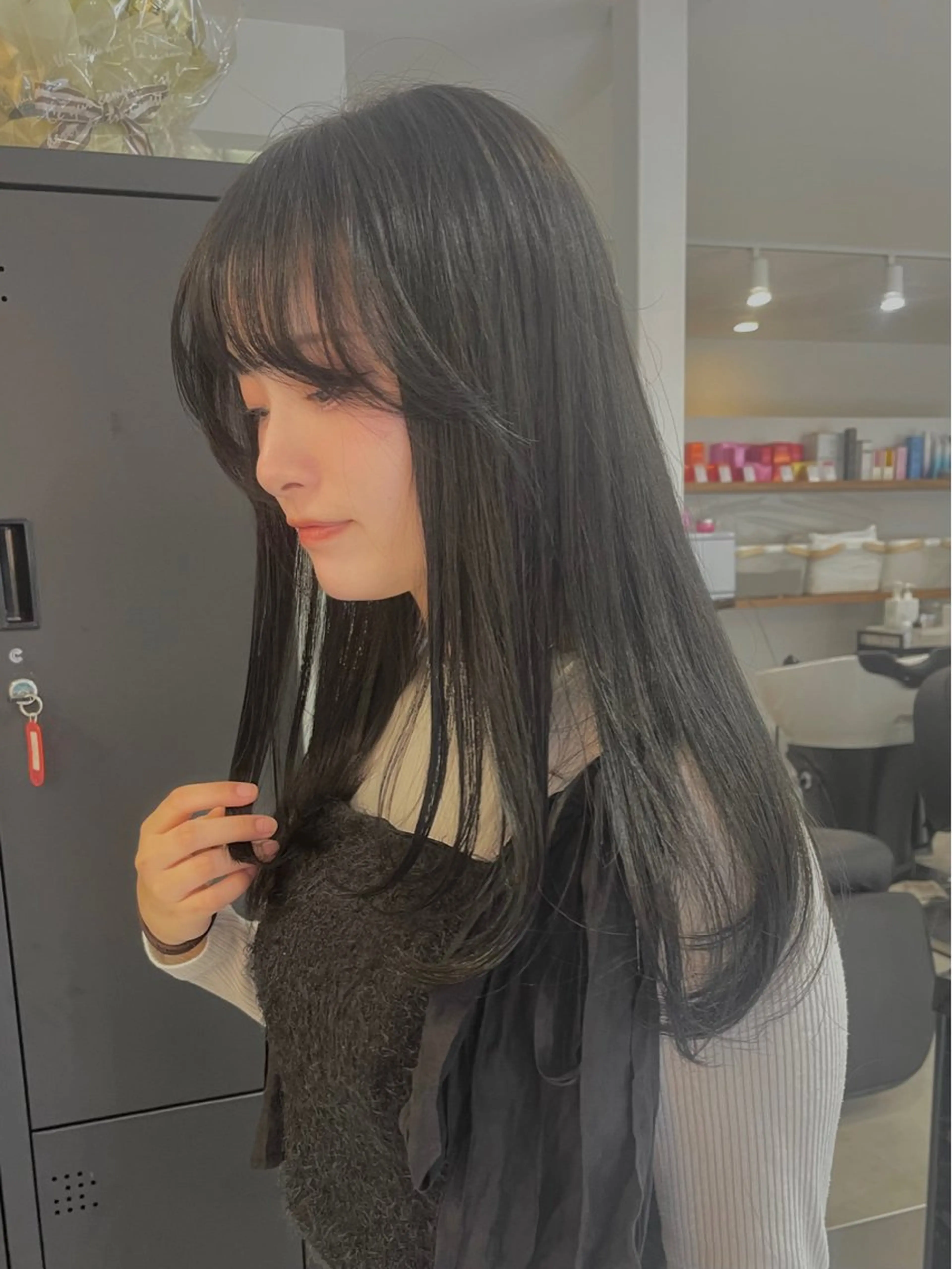 ロング カラー 黒髪 透明感カラー 顔まわりレイヤー レイヤーカット ロング カット ヘアカラー トリートメント ケアブリーチ 似合わせレイヤー矢作のヘアスタイル
