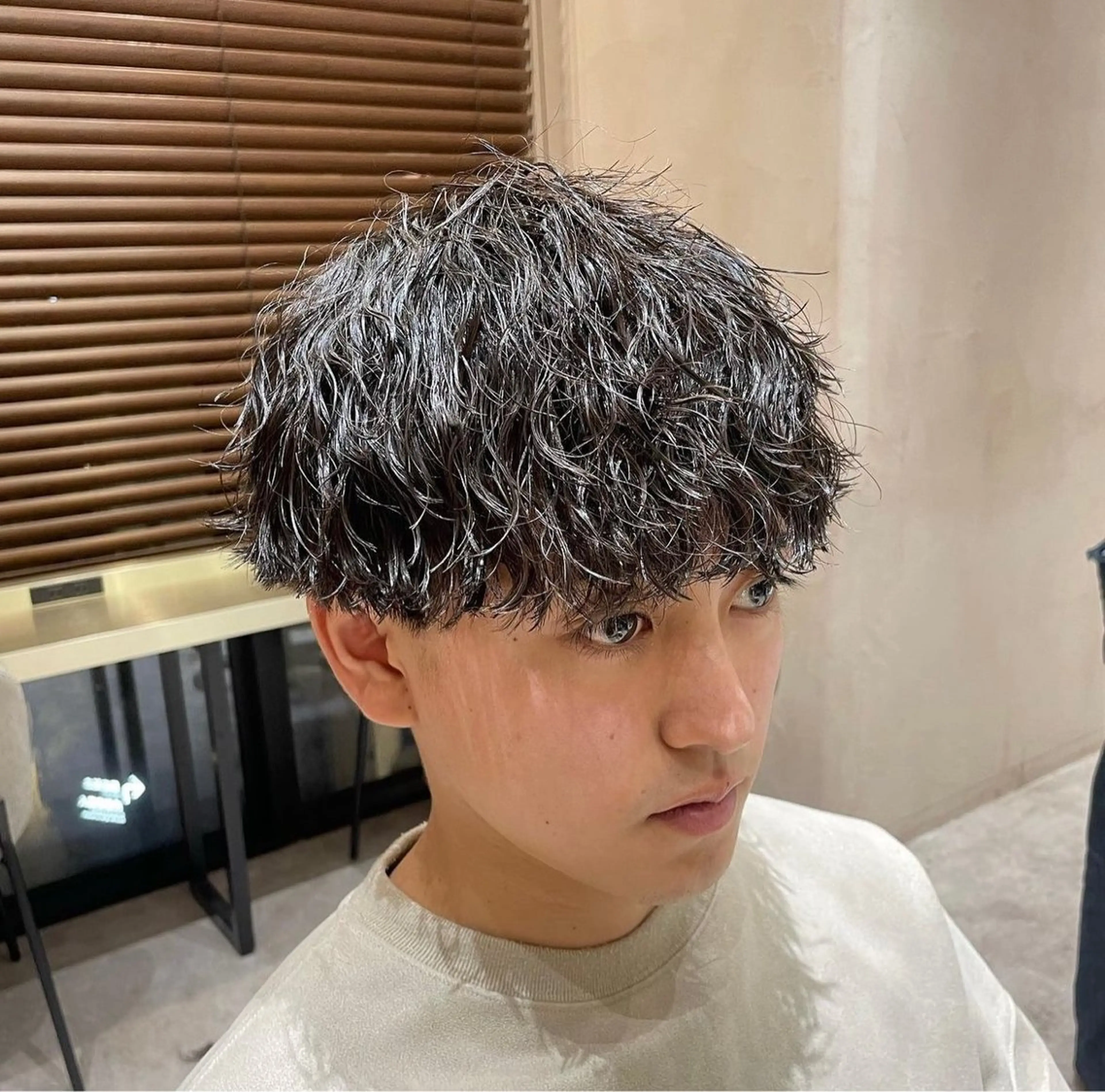 ショート パーマ メンズ メンズパーマ 波巻きパーマ スパイラルパーマ カット パーマ メンズ特化美容師 🤍FUKAのヘアスタイル