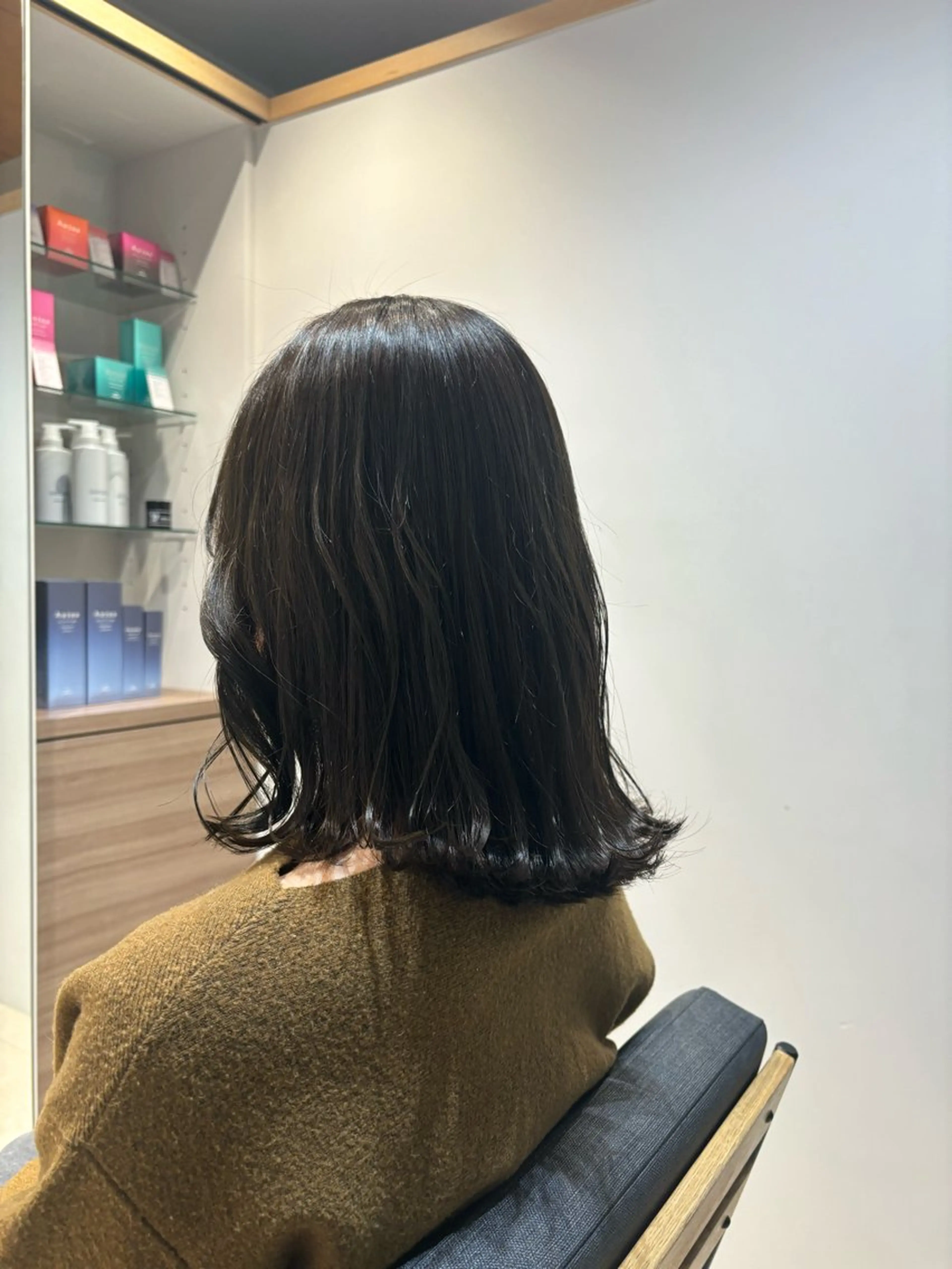 ミディアム カラー ブラウンカラー オリーブブラウン AMELY　寺田 朱里のヘアスタイル