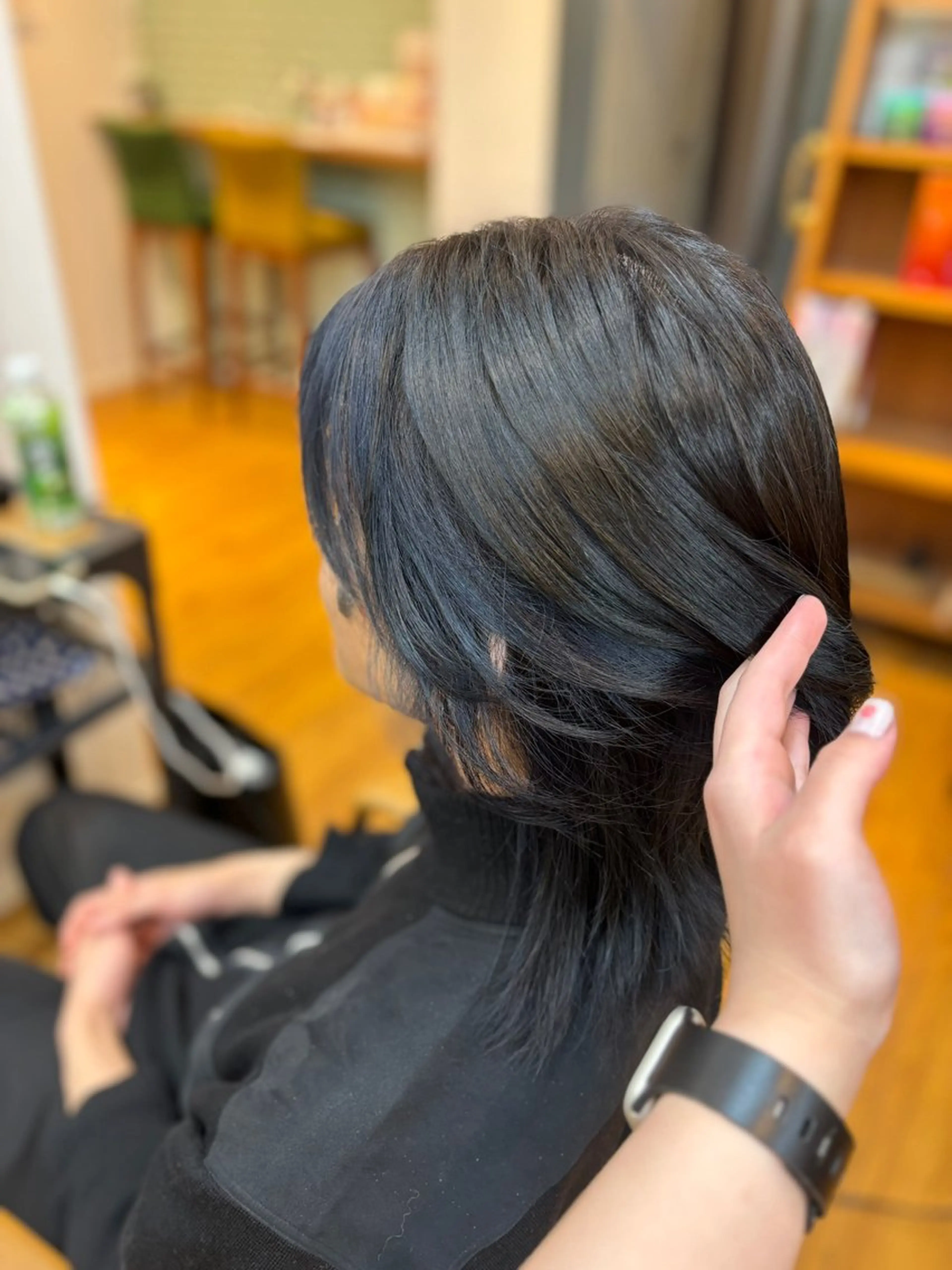 ミディアム カラー メンズ メンズブリーチ ミストバング ブリーチ  フェイスフレーミング ネイビーカラー カネコ ナナミのヘアスタイル