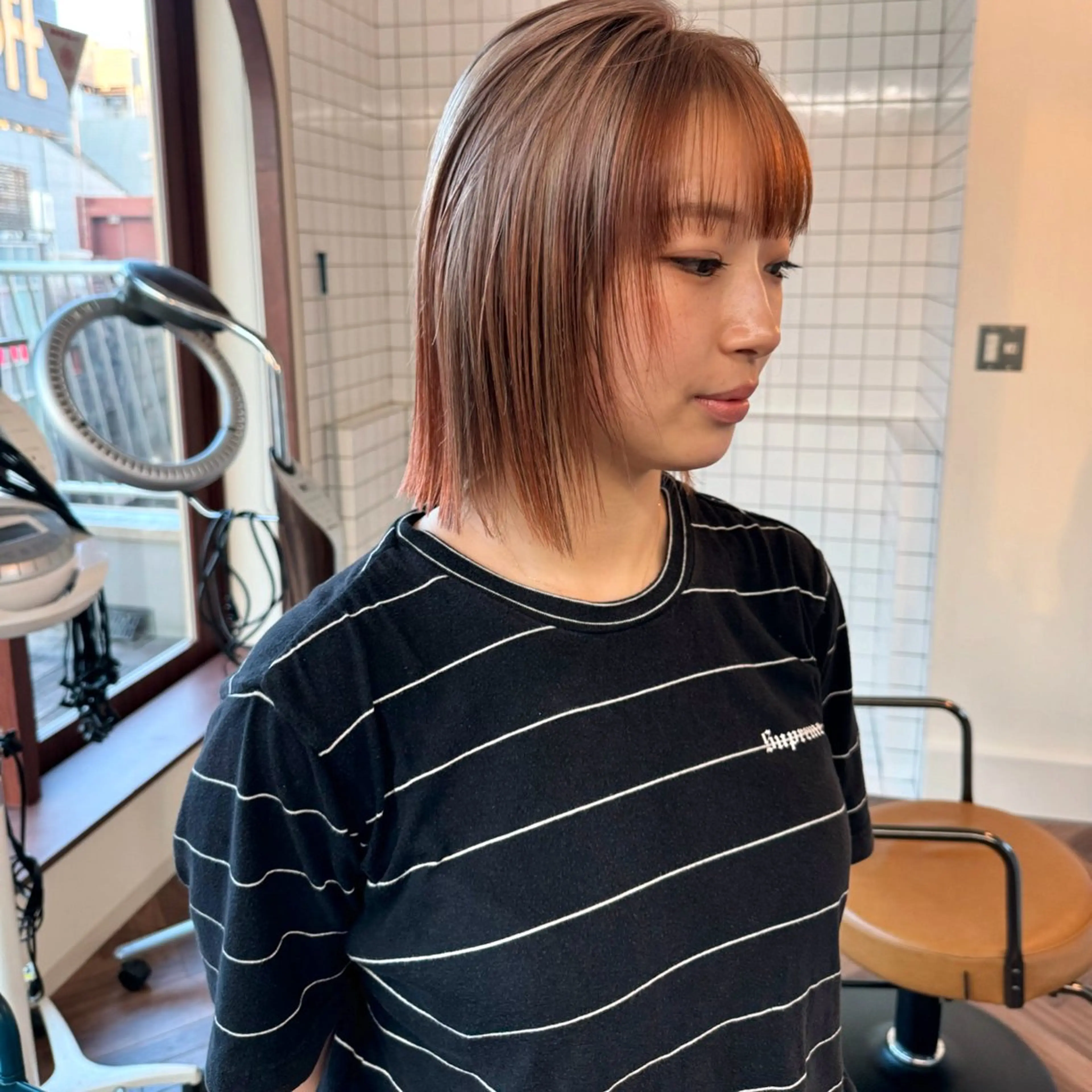 ミディアム カラー アッシュ アッシュブラウン ブリーチ ブラウンカラー ケアブリーチ ヘアカラー トリートメント ヘアセット ニュアンスレイヤー ハイトーンカラーのヘアスタイル