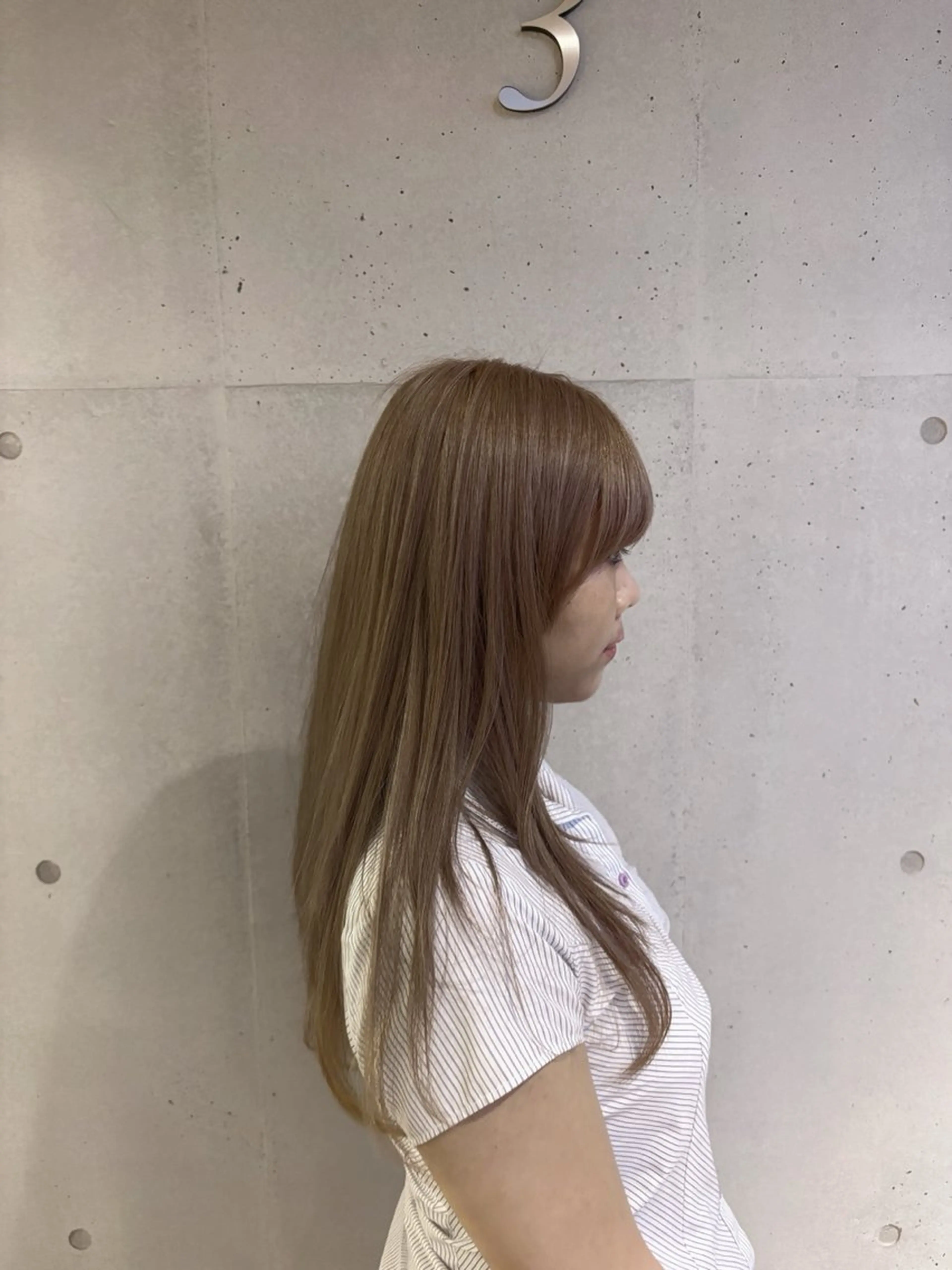 セミロング ヘアカラー レイヤーカット× ハイトーン👾はちすのヘアスタイル