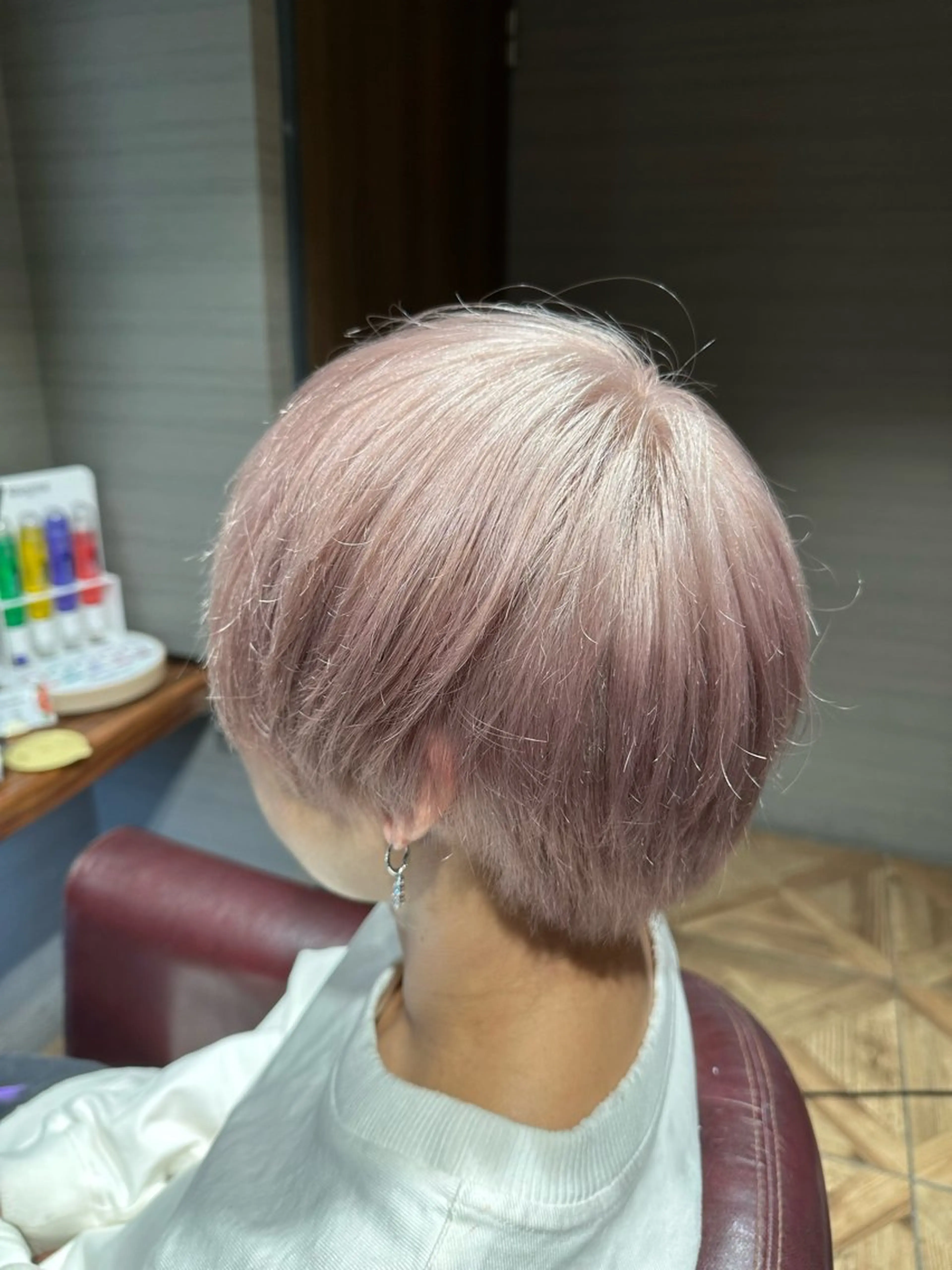 メンズ 奥本 侑 ハイトーン、髪質改善のヘアスタイル