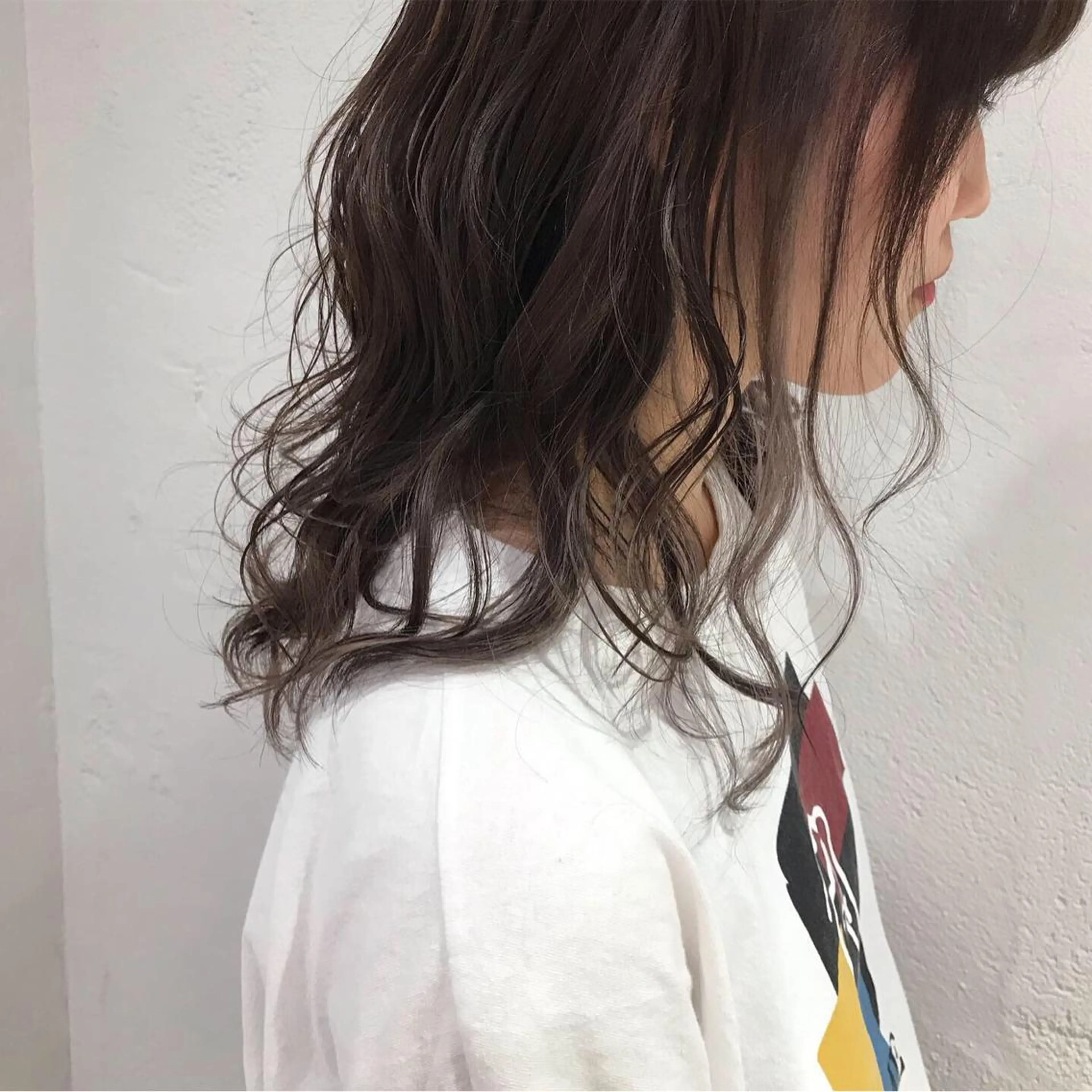 ロング カラー アッシュ ブリーチ グレージュ ベージュ/オリーブ ボブ/小笠原汐海のヘアスタイル