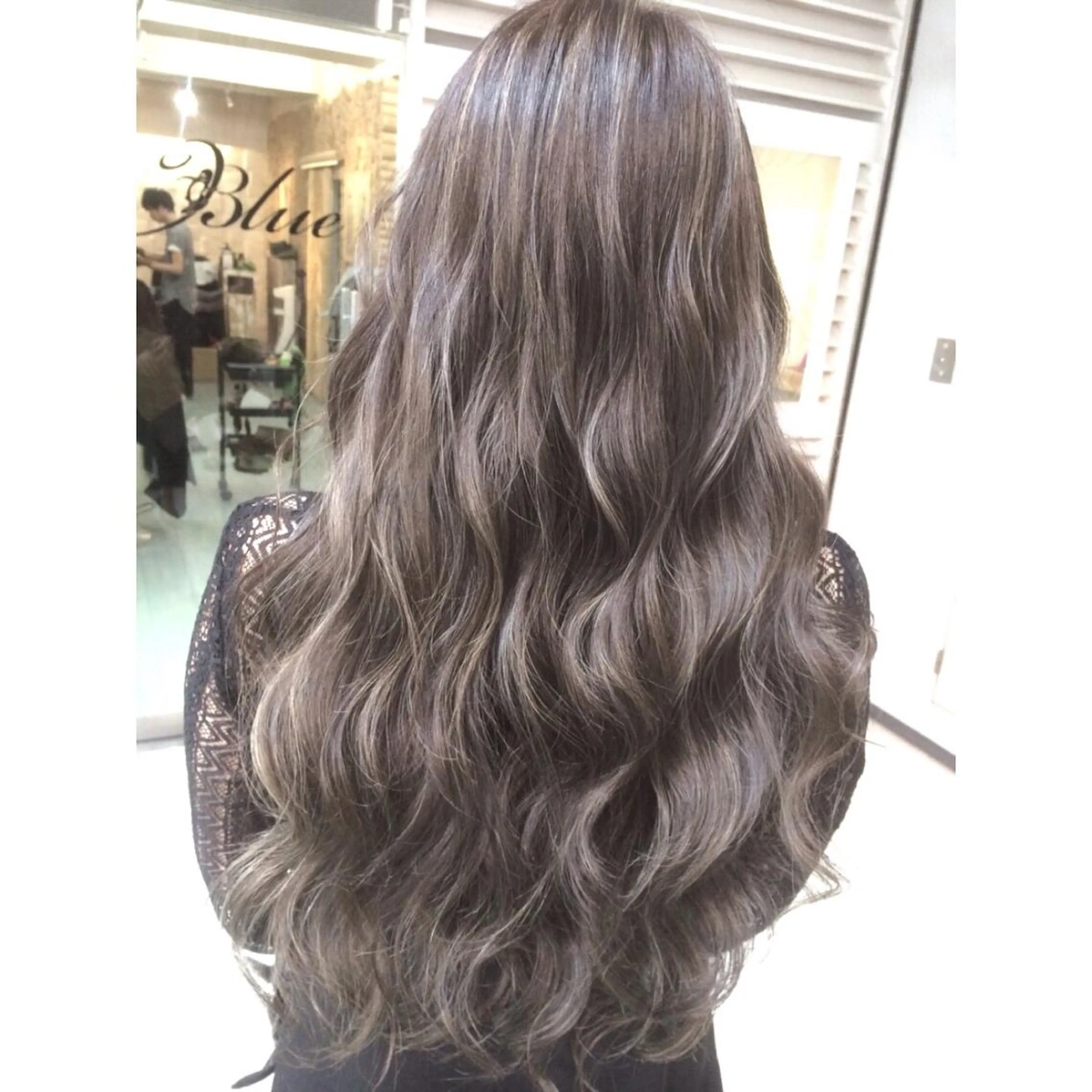 ロング カラー ヘアカラー トリートメント 井上 一平のヘアスタイル
