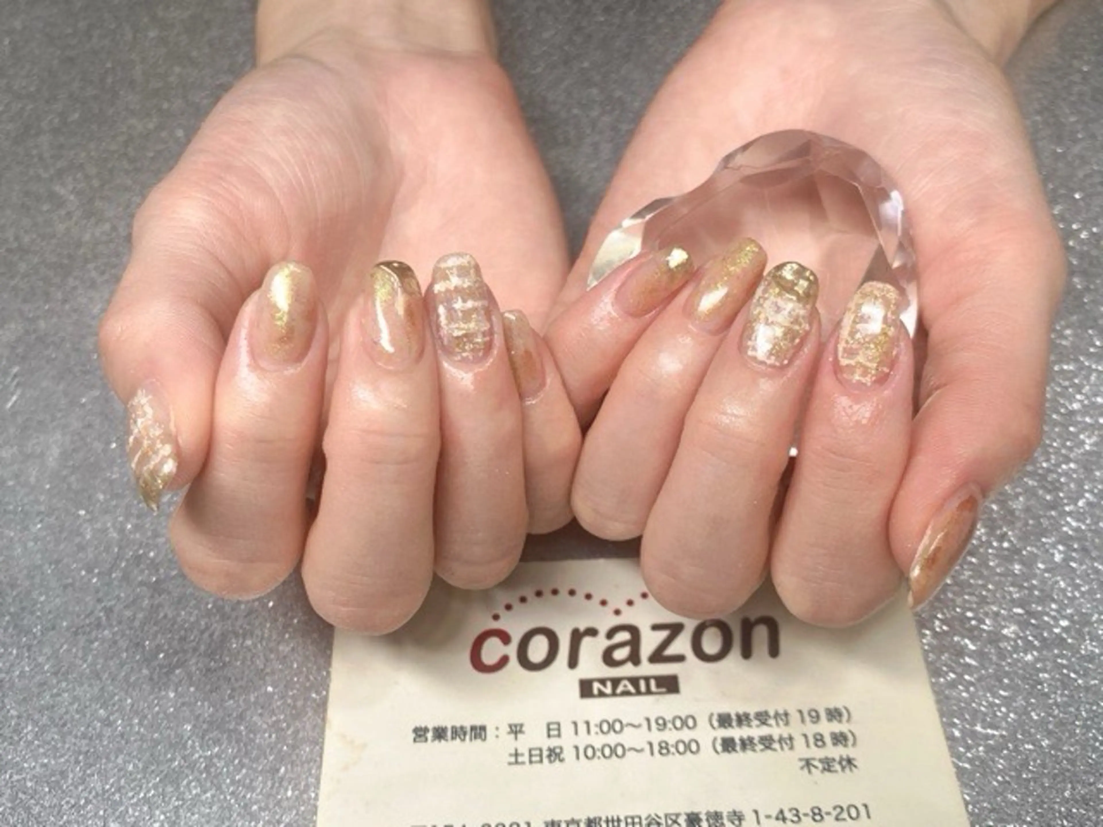 ネイル ゴールド ツイードネイル ホワイト ハンドネイル ハンドケア corazon所属・ネイリスト aicoのネイルデザイン