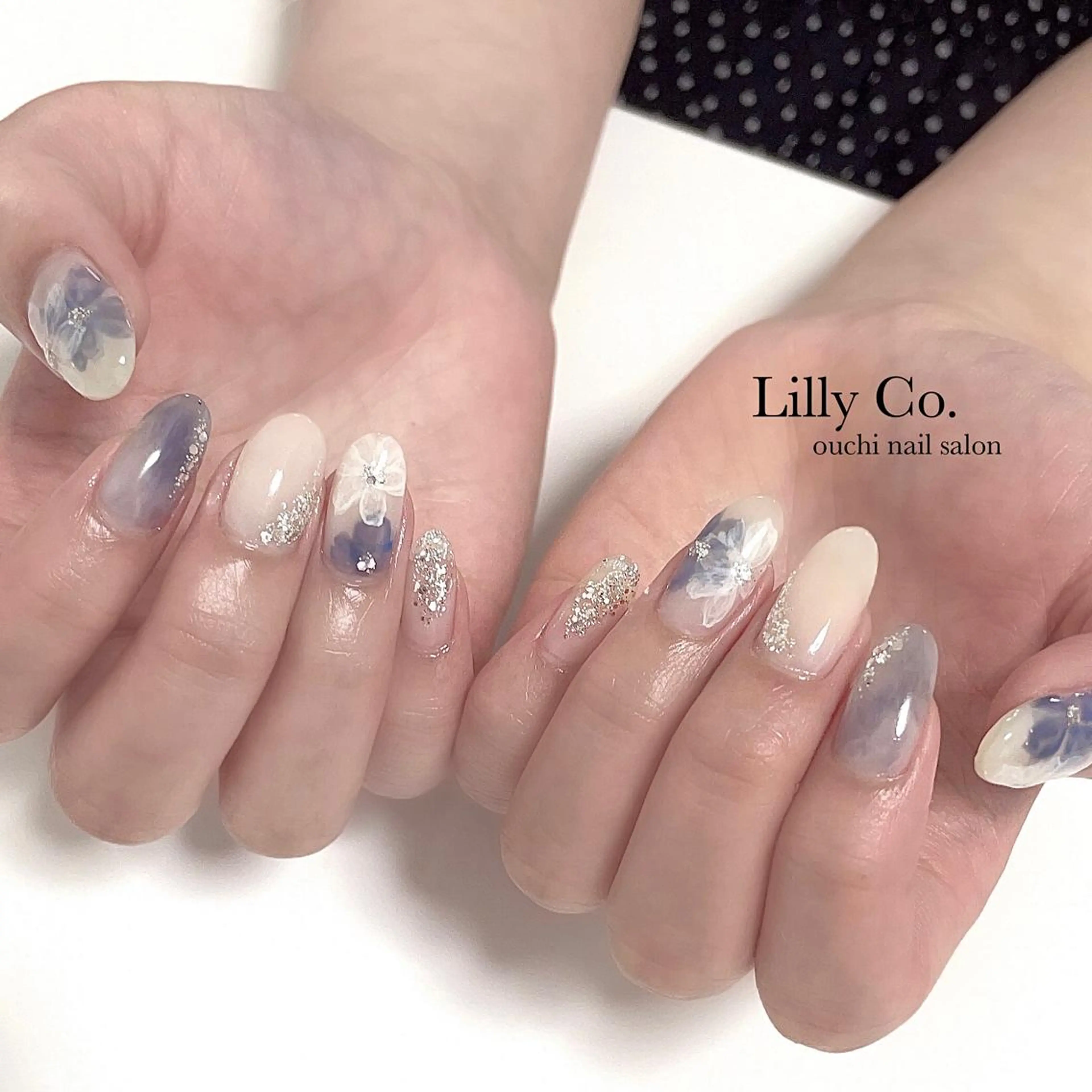 ネイル ブルー フラワーネイル ハンドネイル ハンドケア Lilly Co.のネイルデザイン