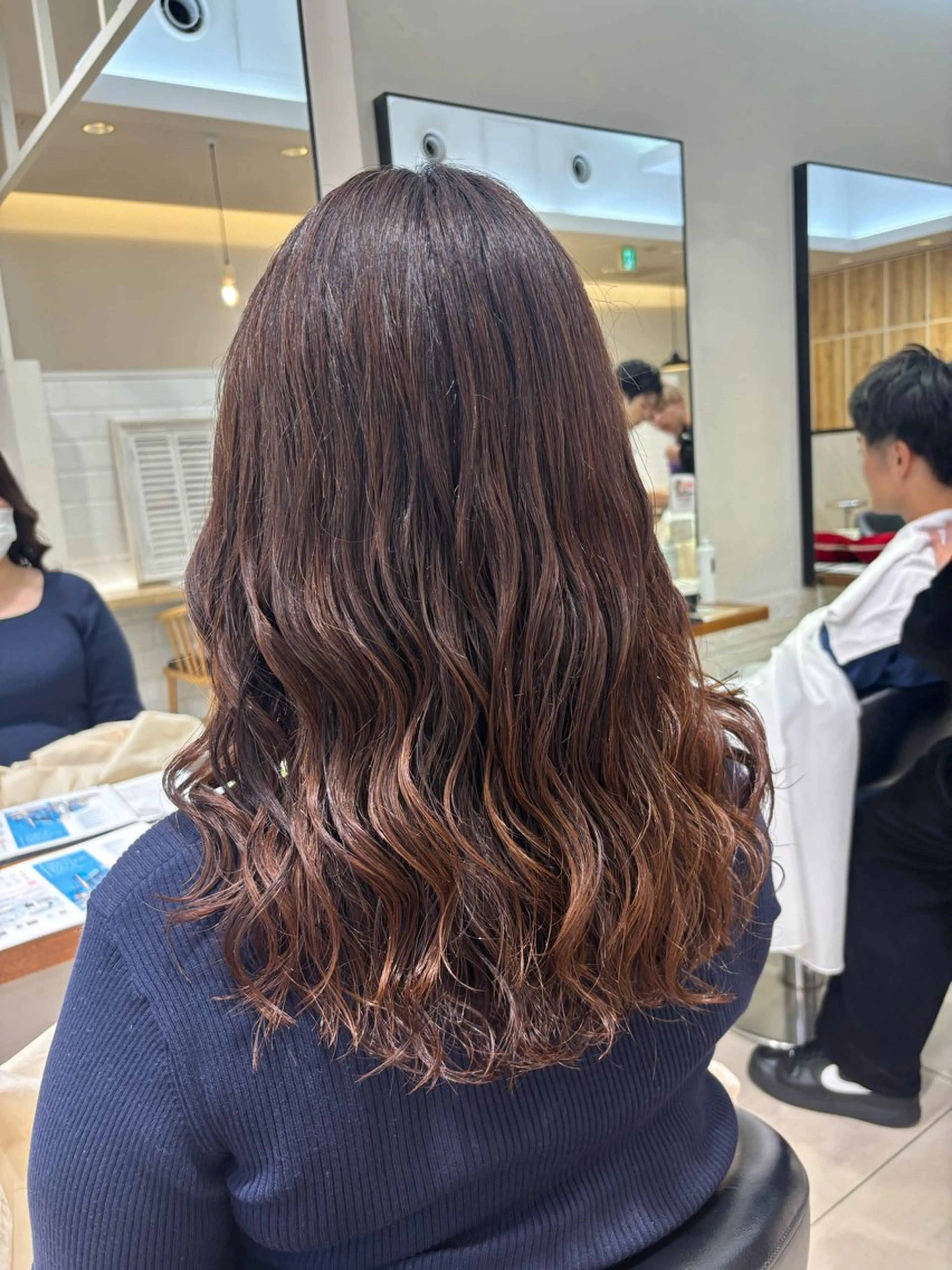 セミロング カット パーマ コテ巻き風パーマ🫧 麻尋のヘアスタイル