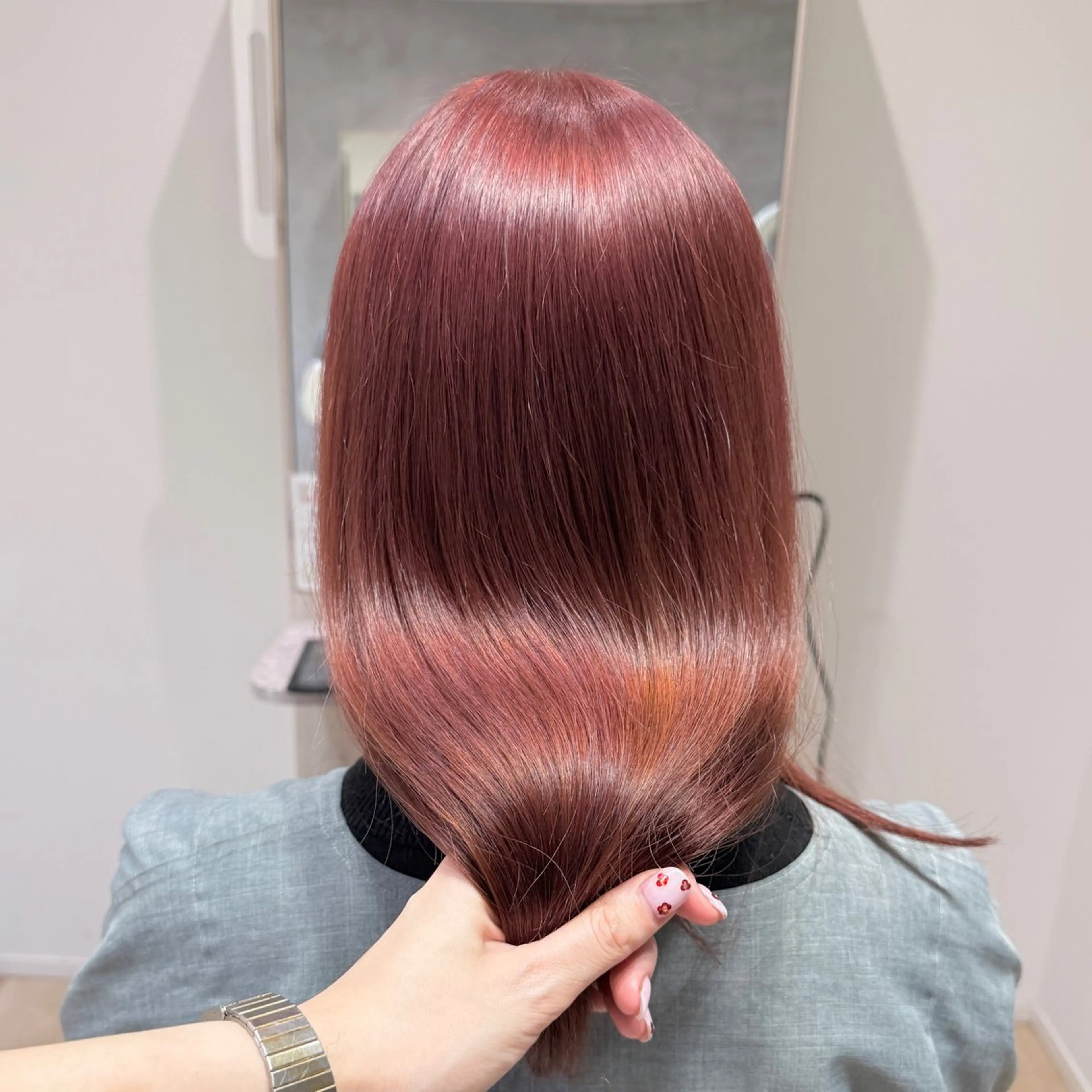 ミディアム カラー ベージュカラー ピンクカラー ピンクベージュ カット ヘアカラー トリートメント 松永 わかなのヘアスタイル