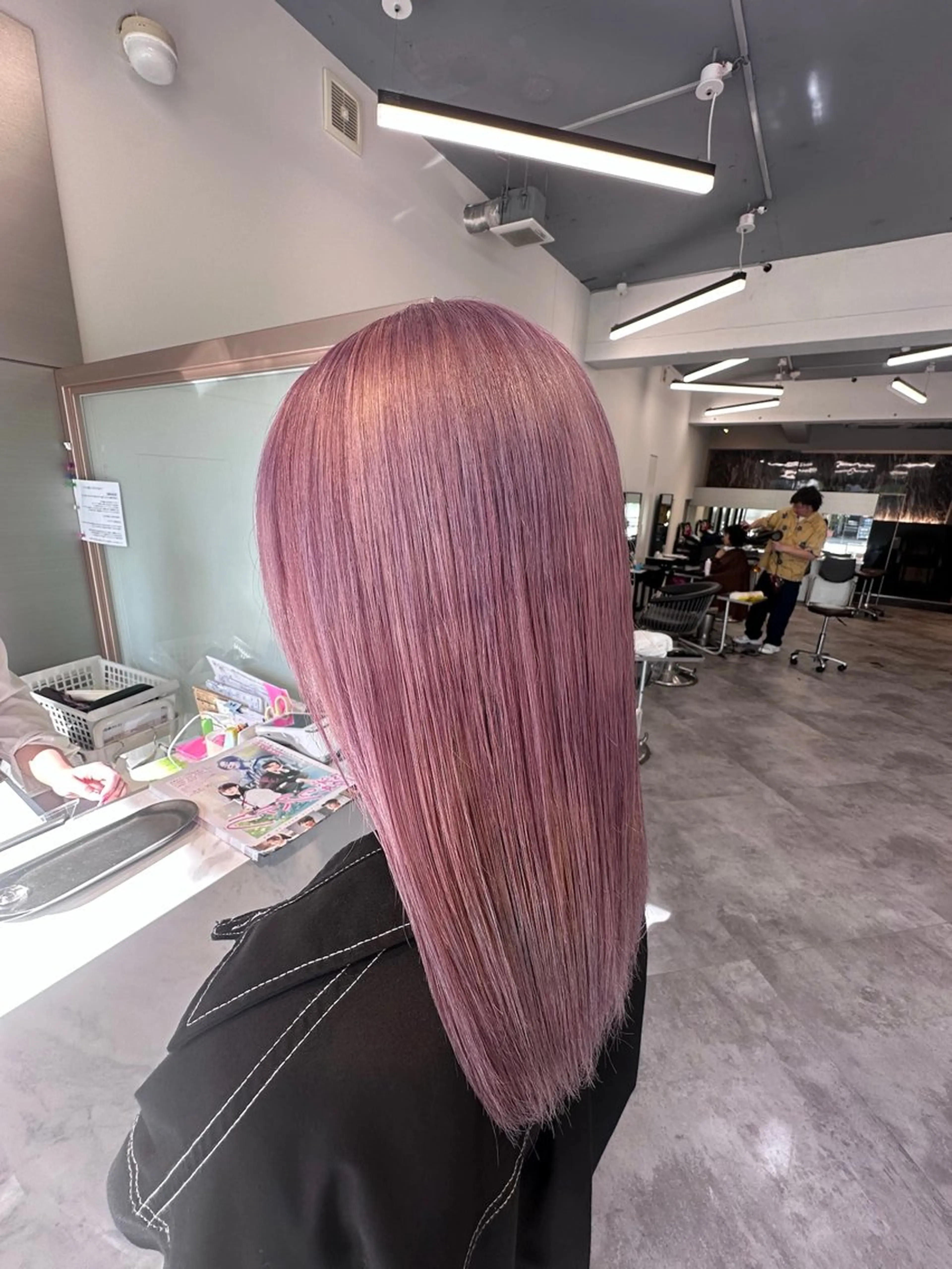 セミロング カラー ピンクカラー ヘアカラー トリートメント EARTH AOBADAIのヘアスタイル